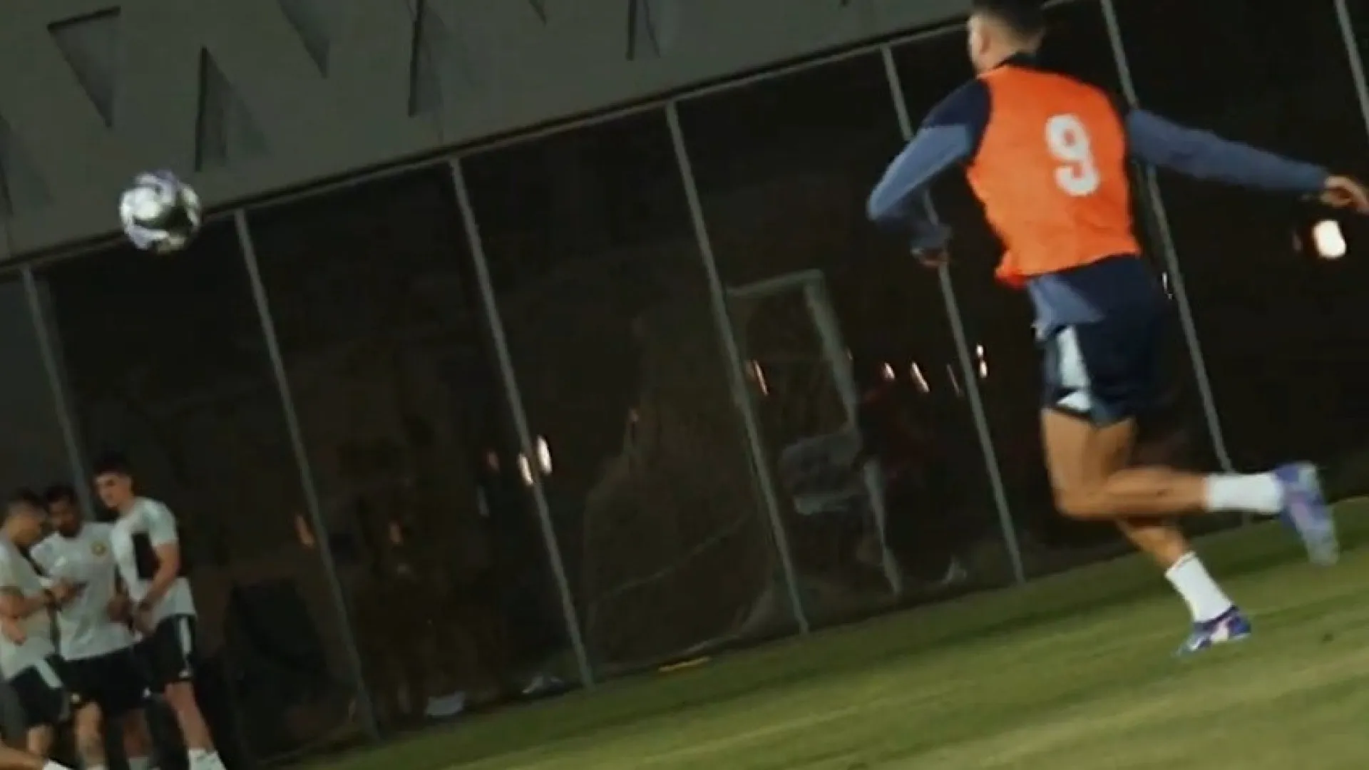 Cristiano Ronaldo voltou a fazer das suas e brilhou desta forma no treino