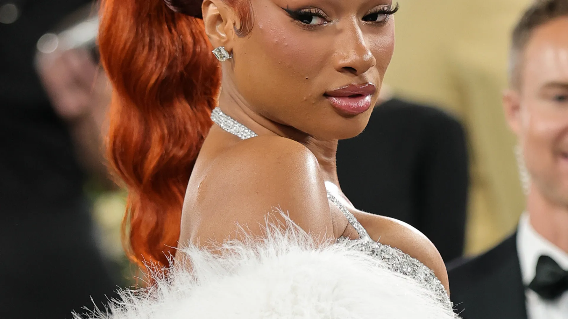 
                    Megan Thee Stallion é hospitalizada após sentir-se mal em espetáculo
                