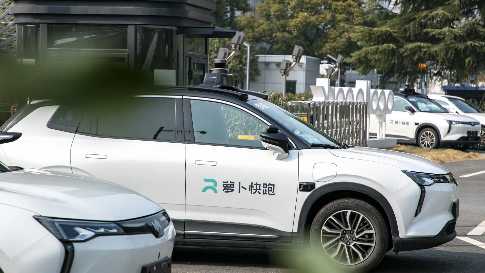 
                    Avaria paralisou robotáxis e passageiros ficaram presos
                