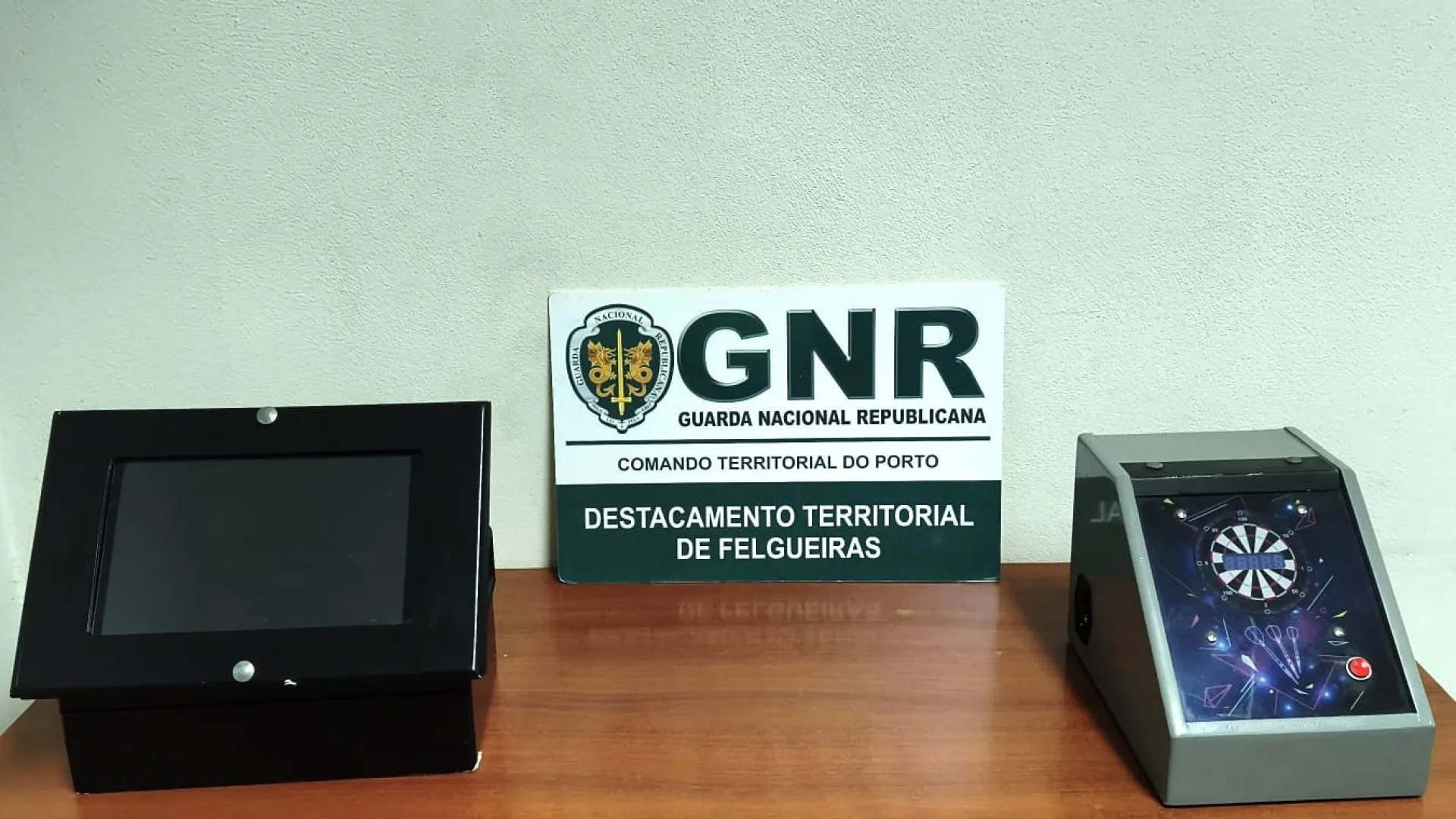 
                    Mulher constituída arguida por exploração de jogo ilegal em Lousada
                