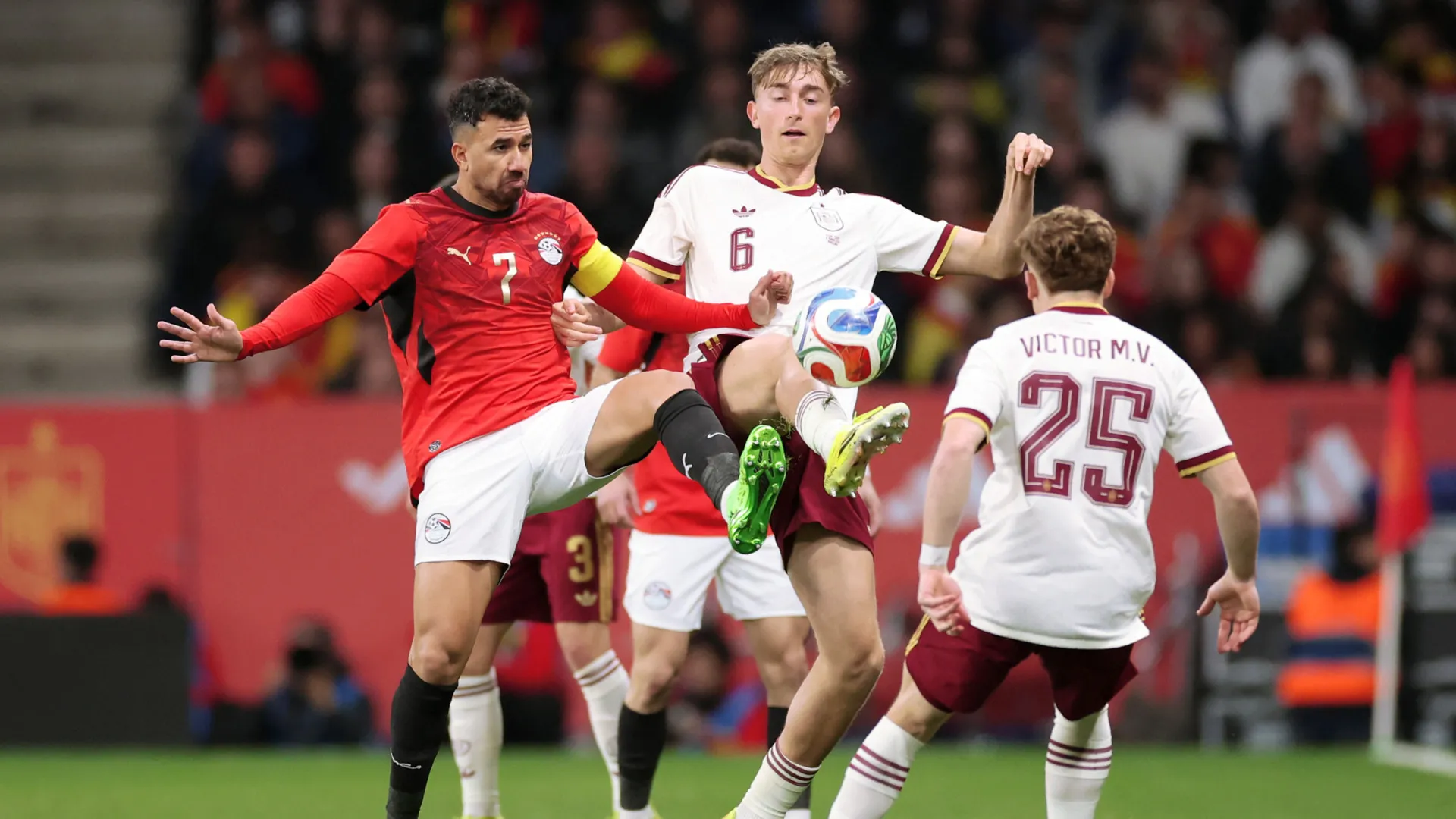 
                    Polícia abre inquérito a 