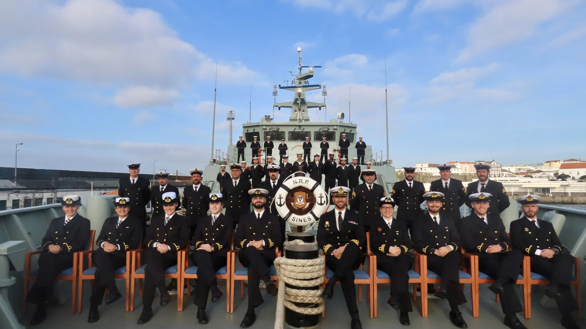 
                    NRP Sines termina missão nos Açores (após 1.041 horas de navegação)
                