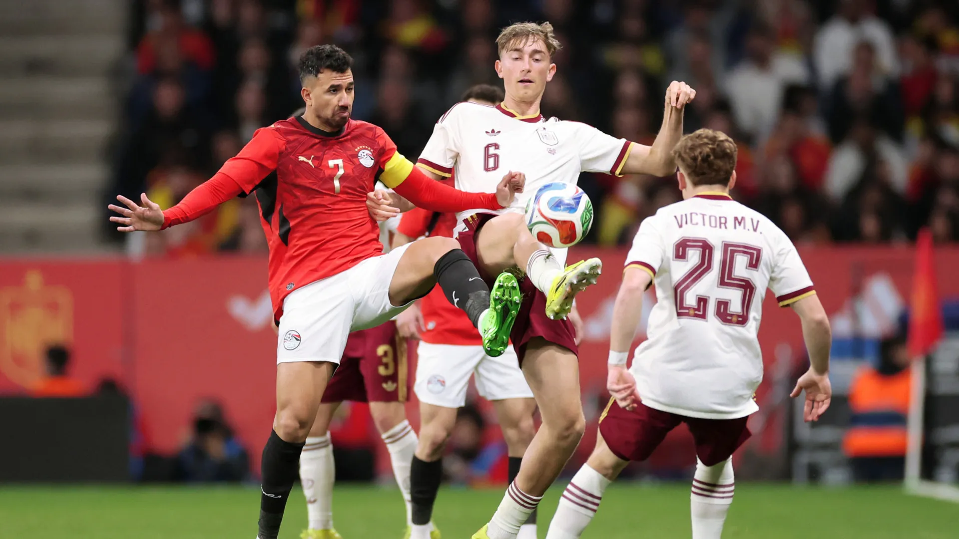 
                    Embaixada do Egito em Espanha reage aos cânticos islamófobos no amigável
                