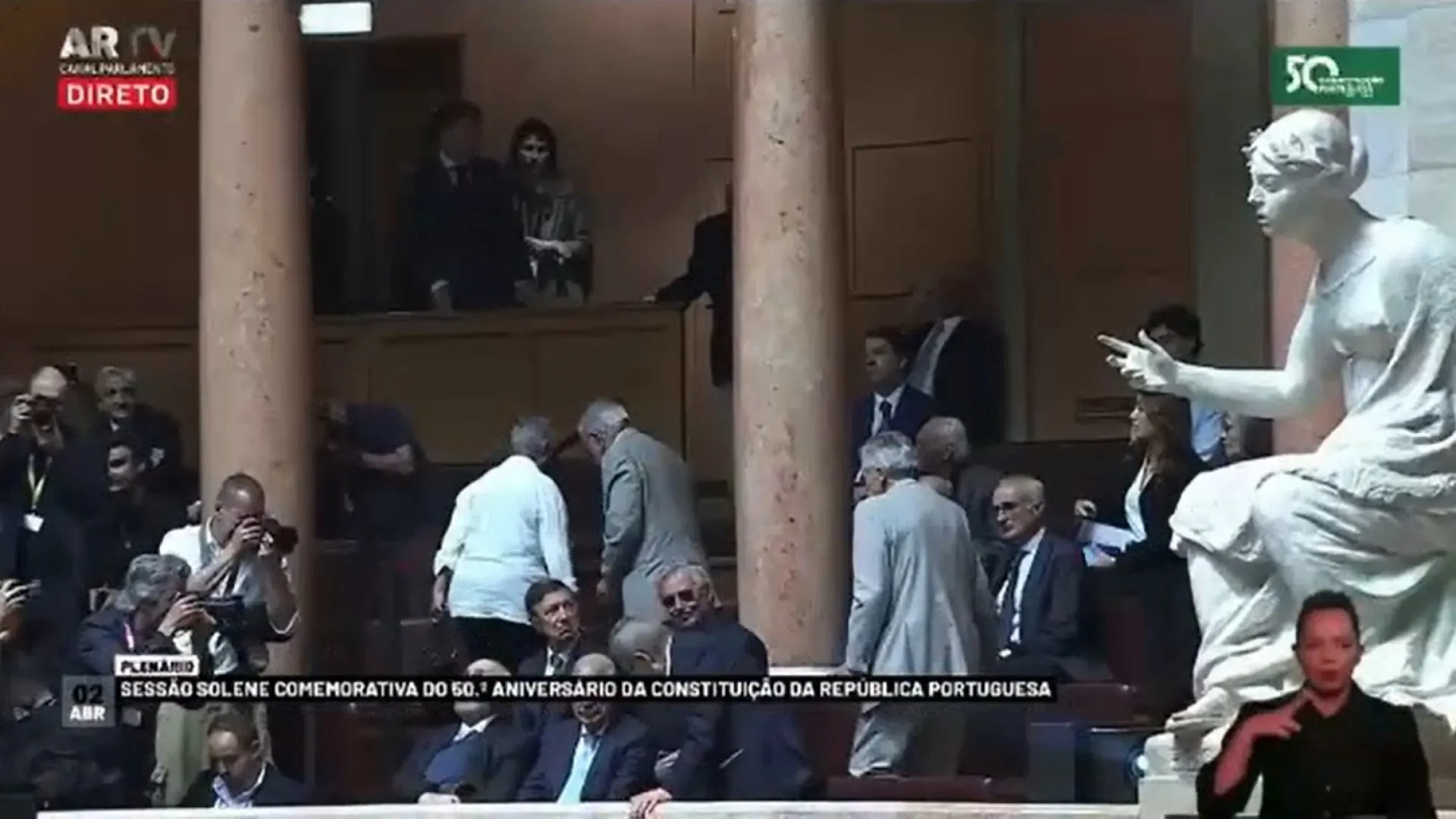 Deputados constituintes abandonam galerias durante discurso de Ventura