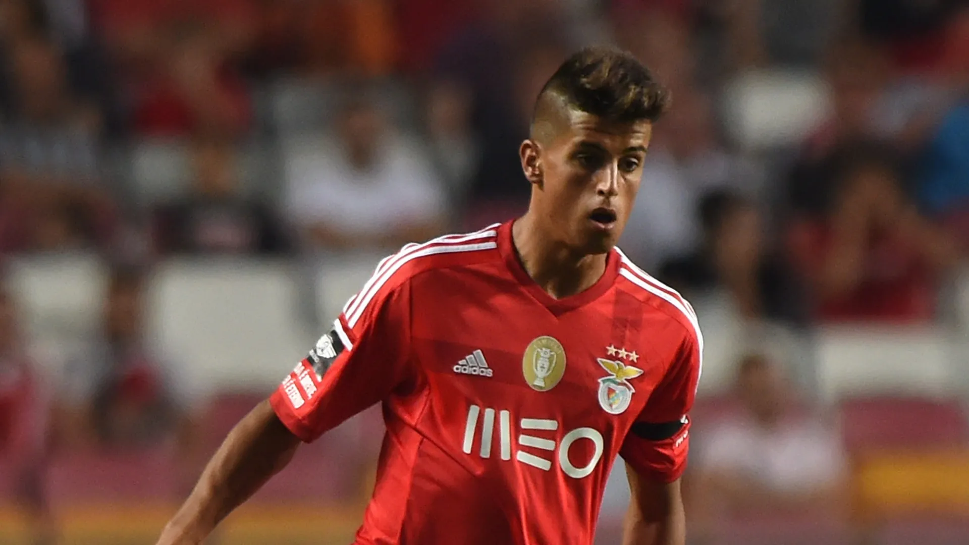 João Cancelo coloca condição para voltar a vestir a camisola do Benfica