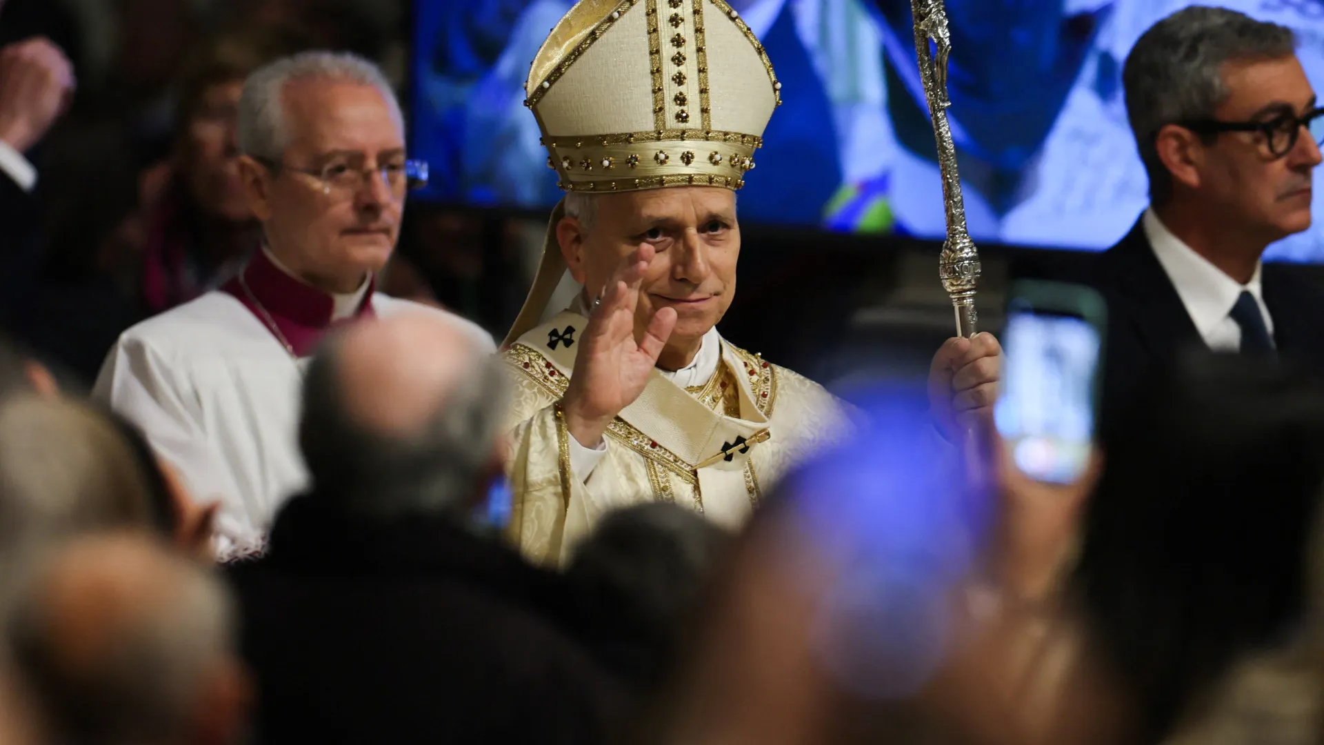 
                    Papa pede a Israel reabertura de diálogo para 