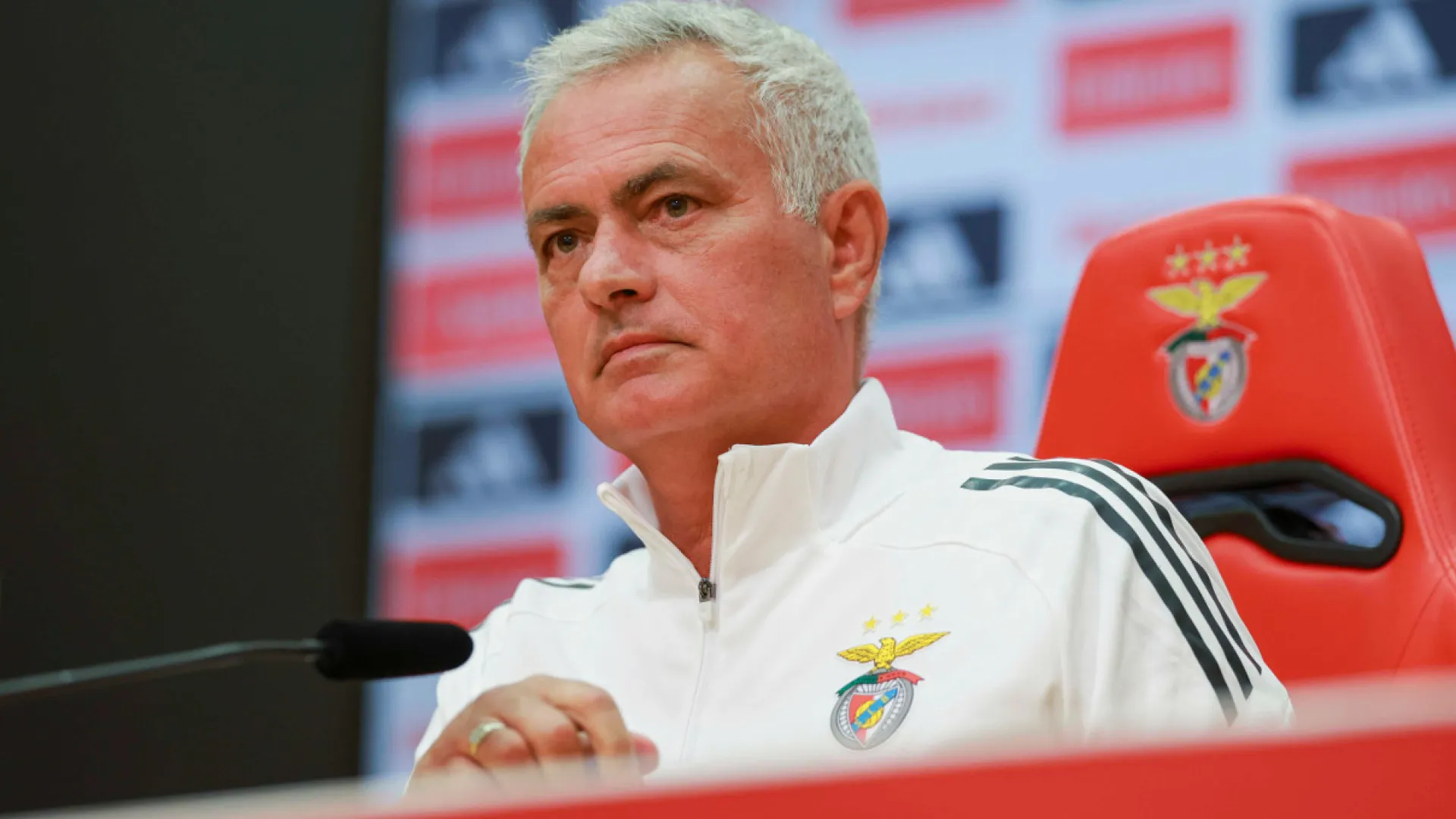 EM DIRETO: Mourinho faz a antevisão ao Casa Pia-Benfica