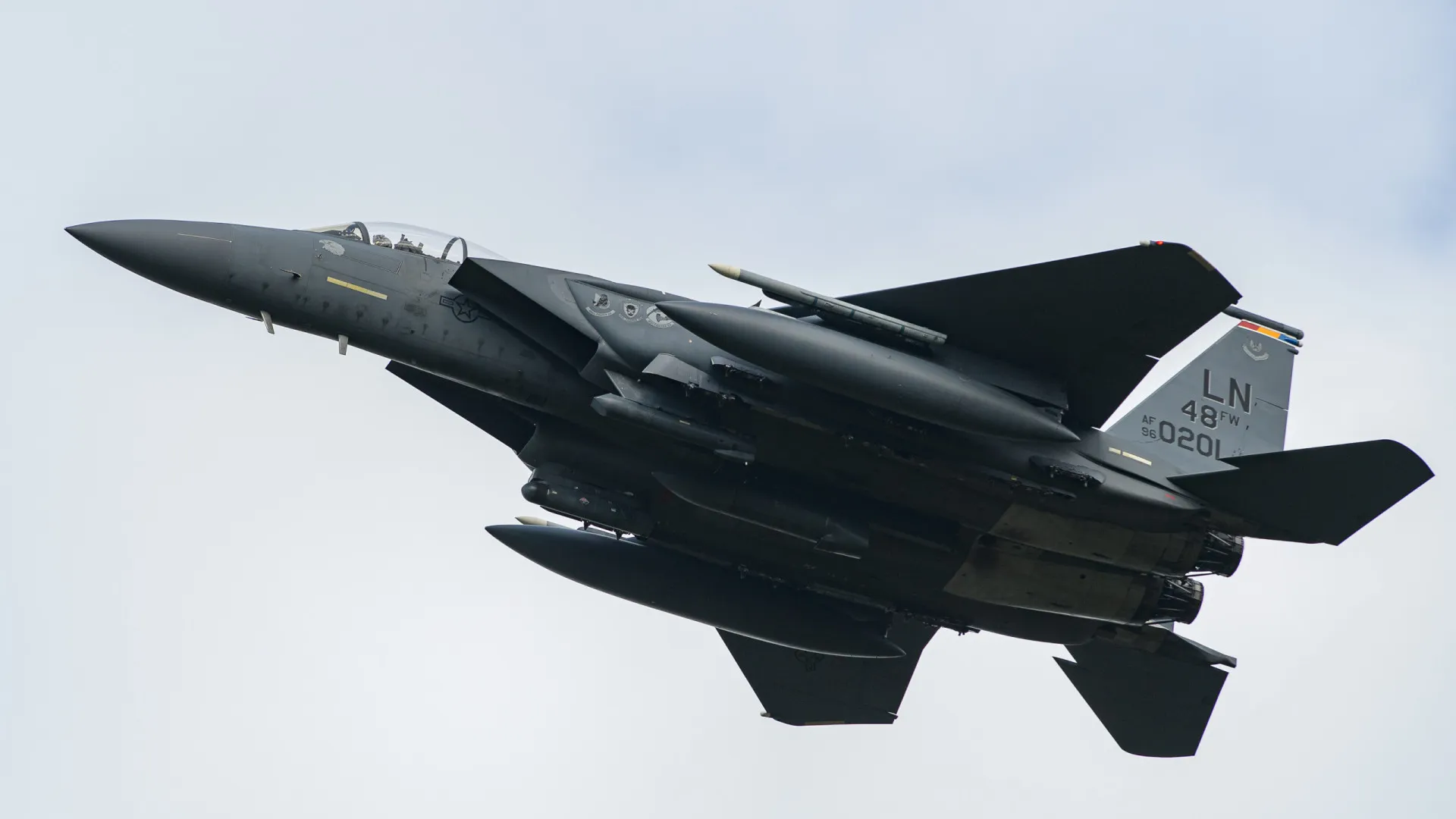 
                    EUA e Israel resgatam um dos tripulantes do caça abatido pelo Irão
                