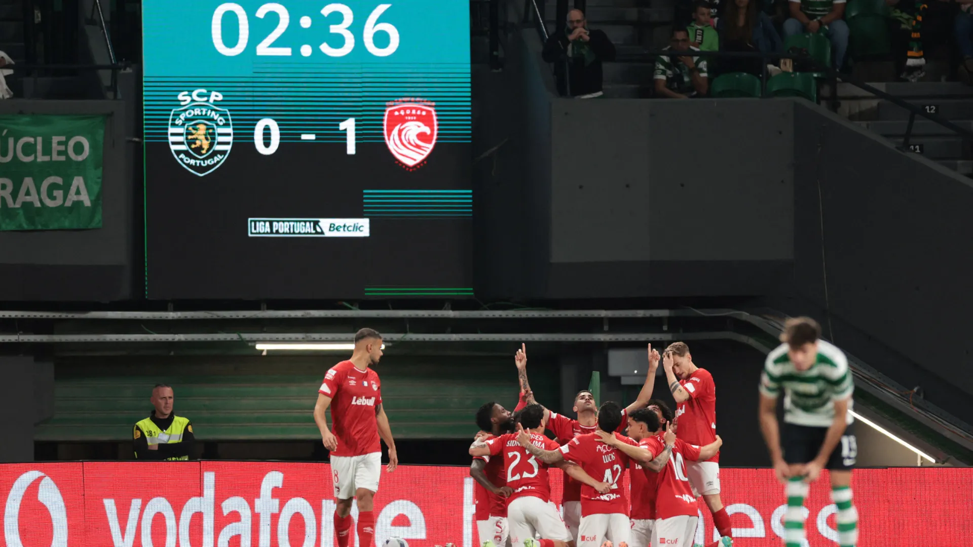 
                    EM DIRETO: Daniel Bragança marca e há remontada
                