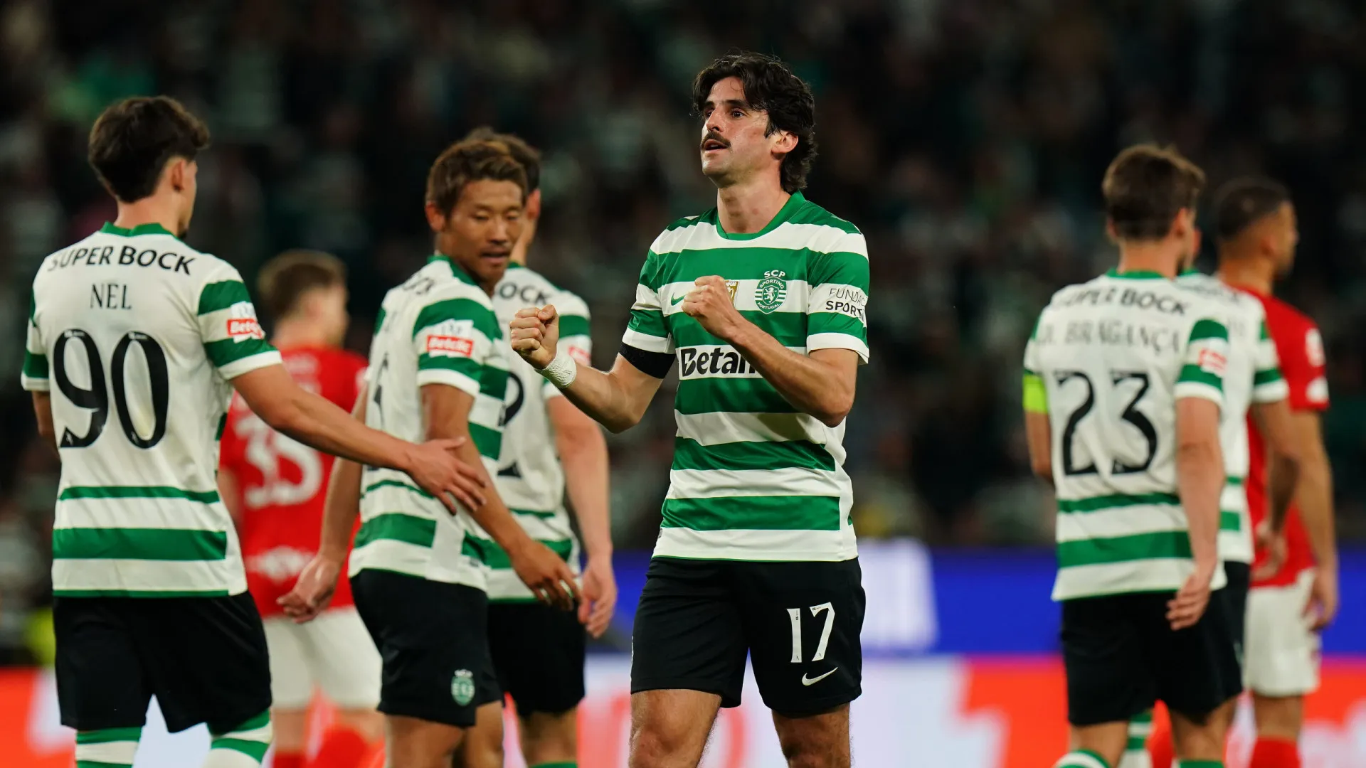 
                    EM DIRETO: Sporting bate Santa Clara com polémica e pressiona FC Porto
                