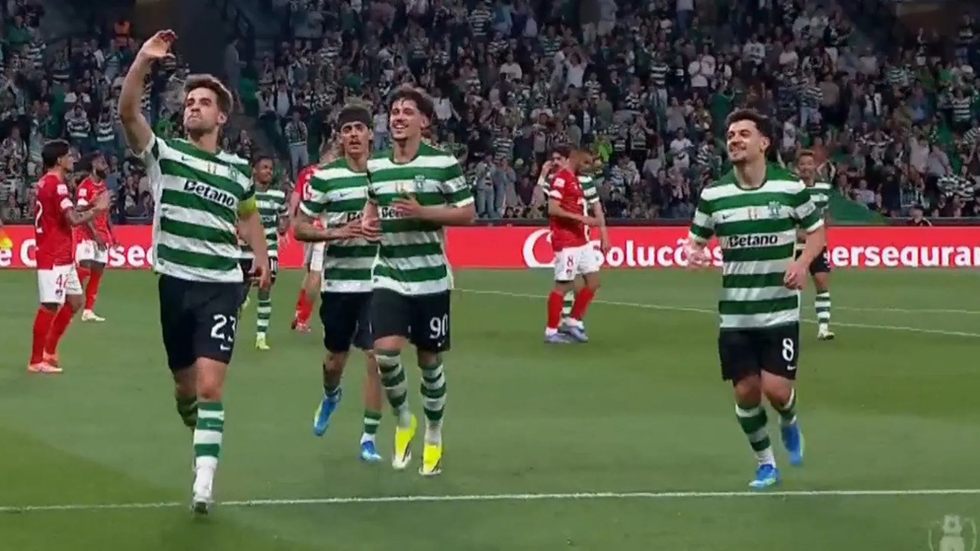 
                    Capitão Daniel Bragança indicou caminho e assinou remontada do Sporting
                