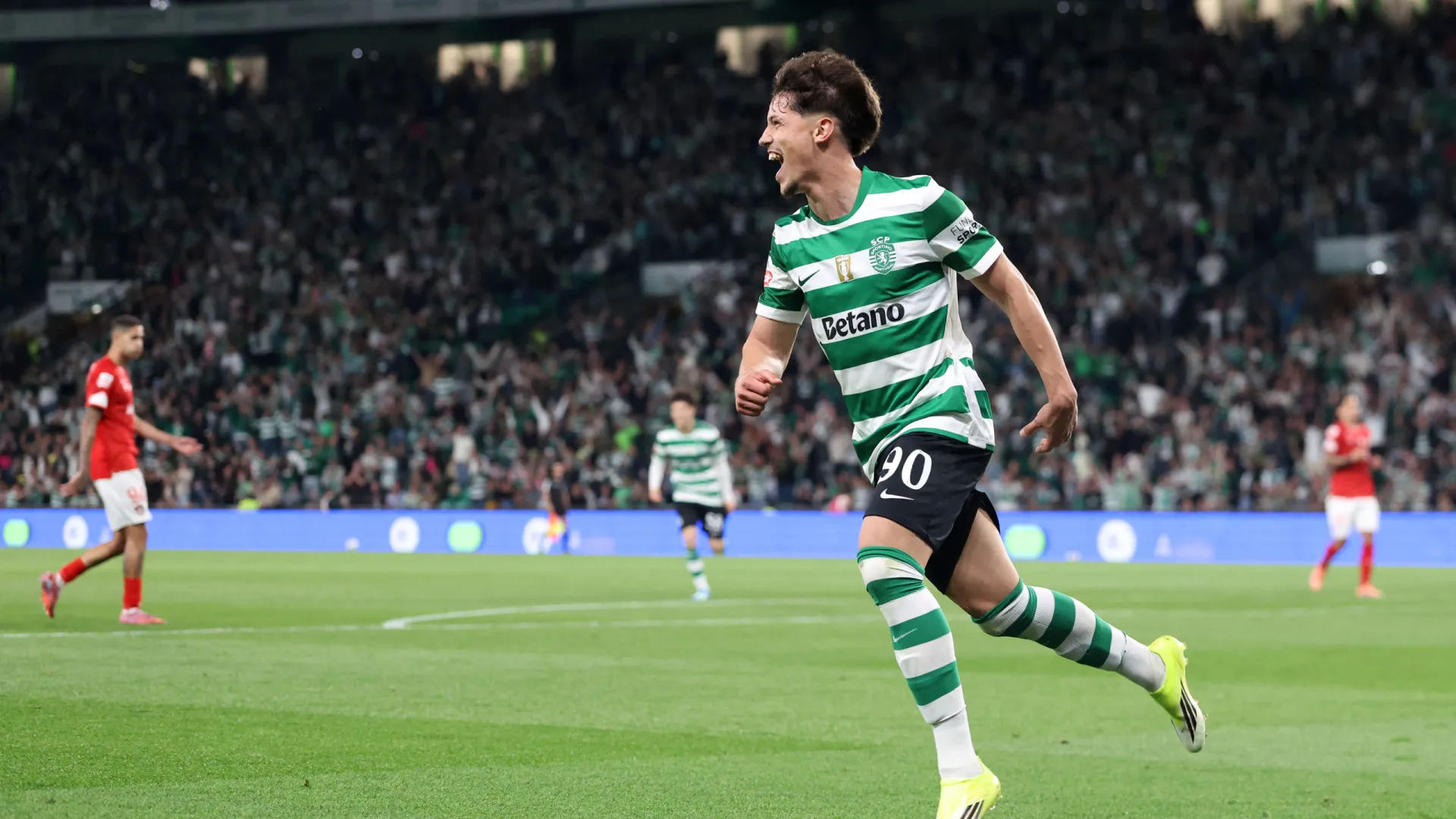 
                    Nel foi coelho da Páscoa num Sporting que não se livrou da alta tensão
                