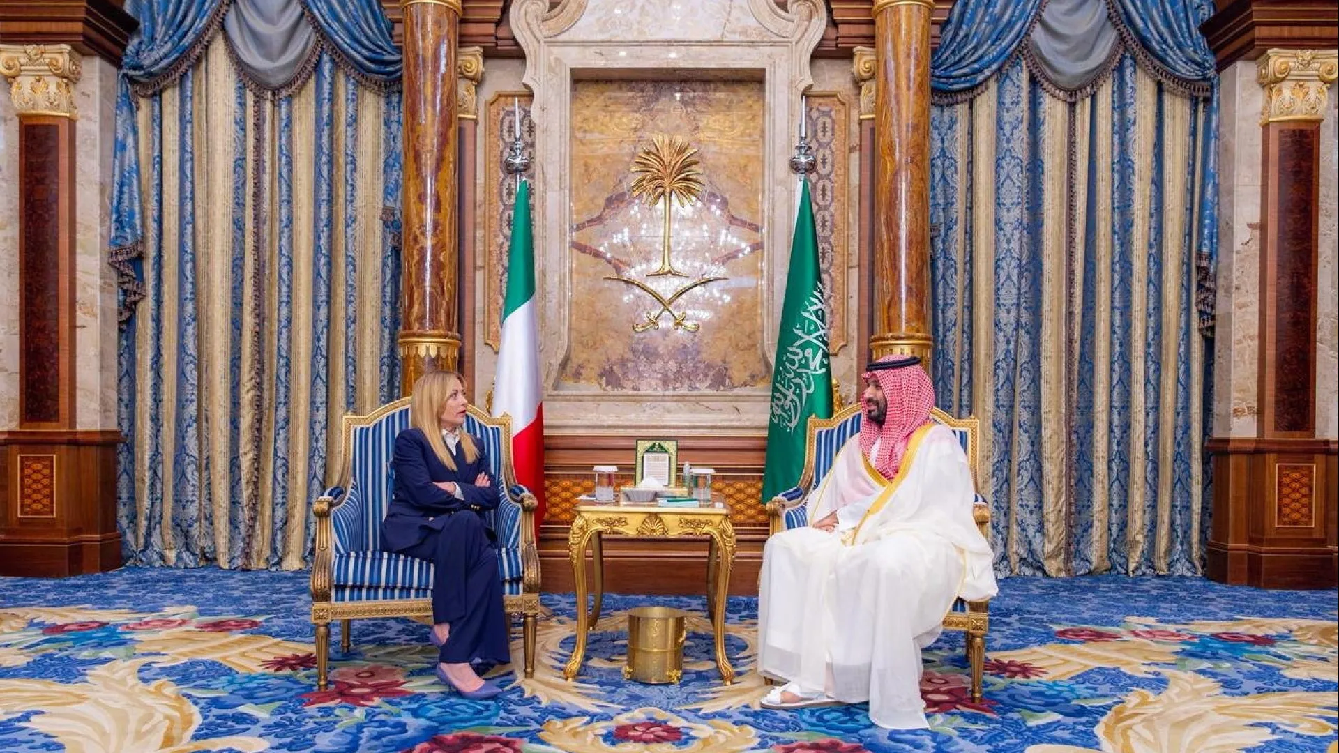 Meloni e bin Salmá concordam na urgência de desbloquear estreito de Ormuz