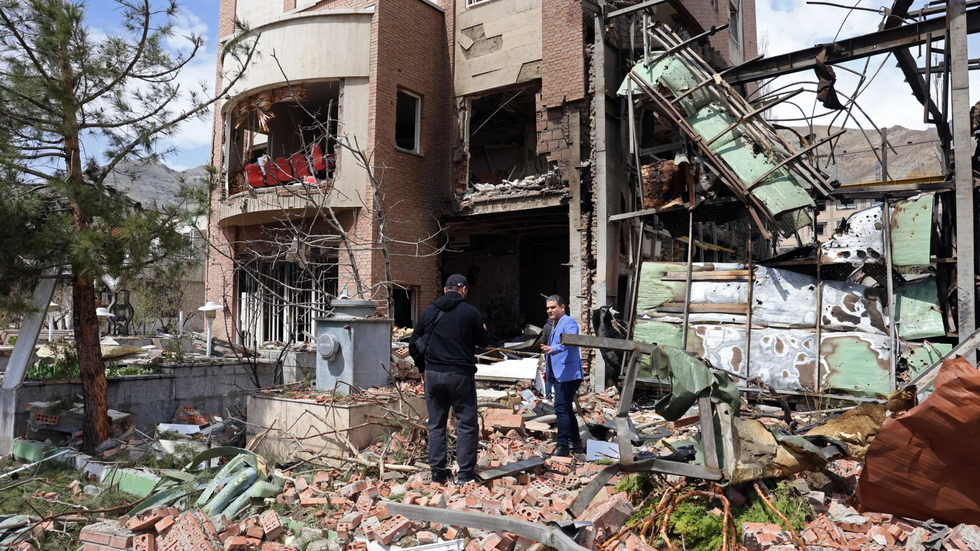 Mais de 30 universidades alvo de ataques desde início da guerra no Irão