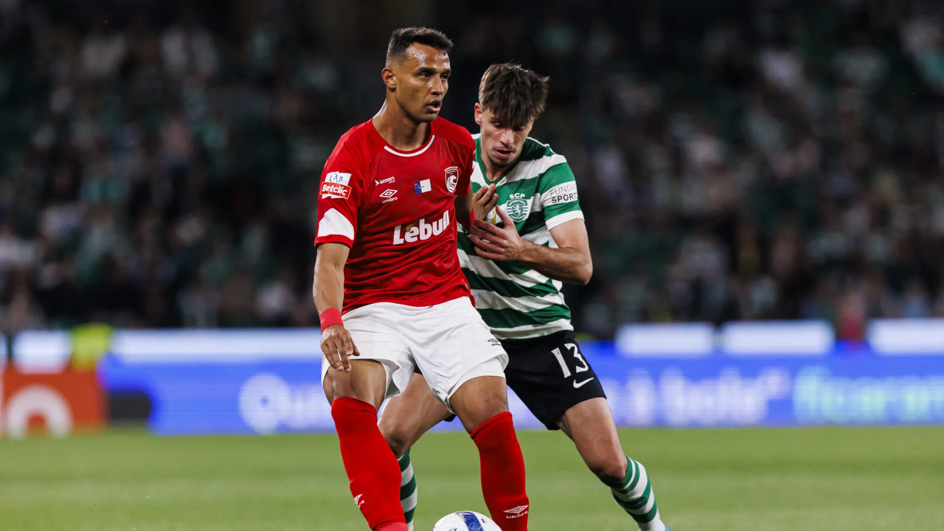 Arbitragem do Sporting-Santa Clara chega a Espanha: "Escândalo arbitral"