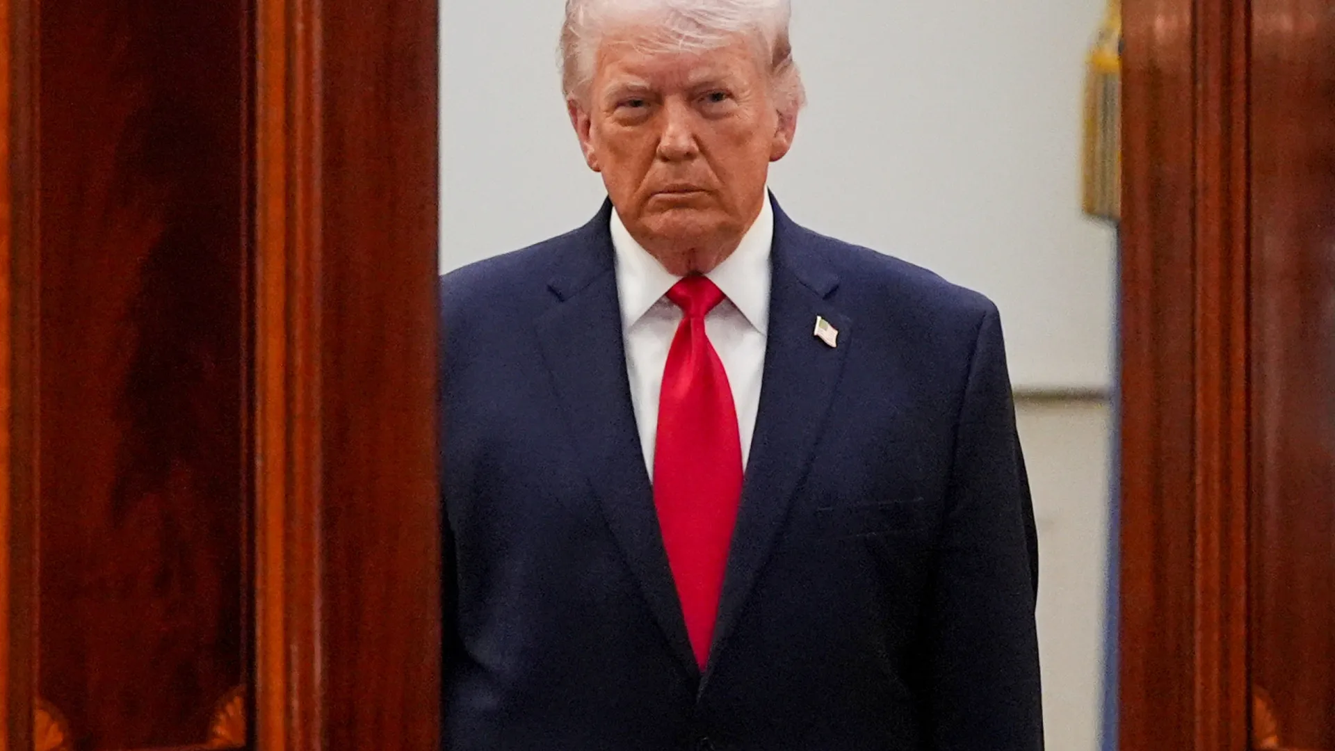 
                    Trump avisa Irão: Ormuz? 