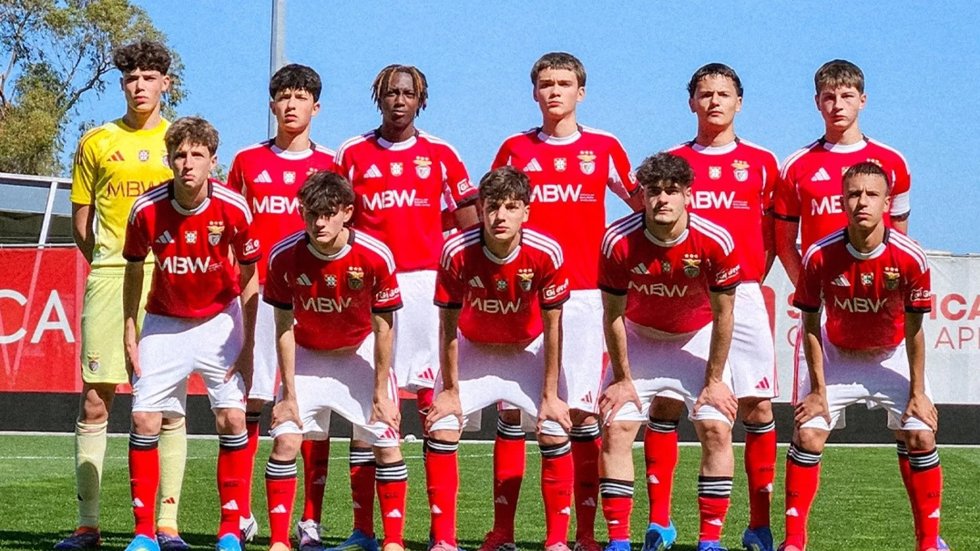Benfica dá a volta no Clássico com o FC Porto e aproxima-se da liderança