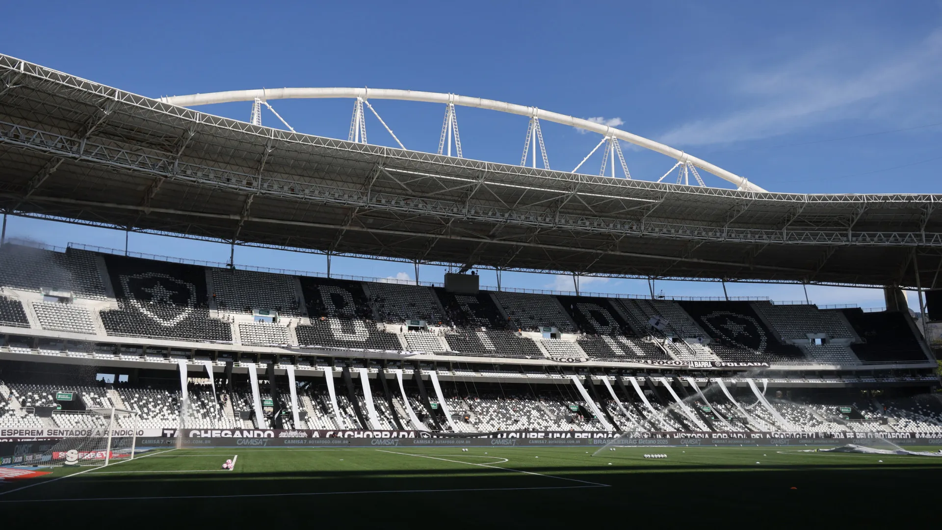 Botafogo aciona judicialmente Lyon para recuperar 125 milhões de euros