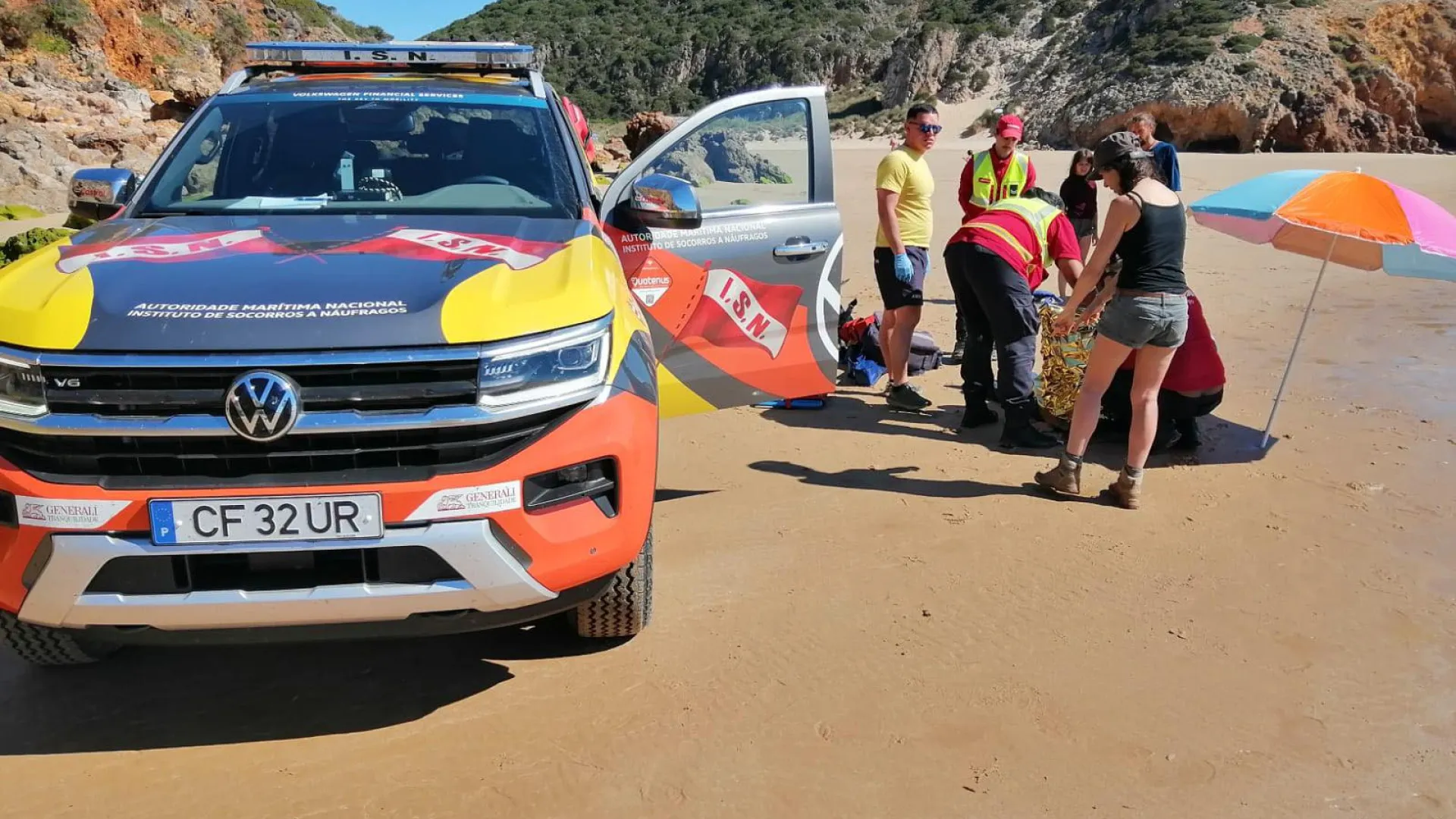 
                    Praticante de parapente auxiliado após sofrer fratura em Vila do Bispo
                