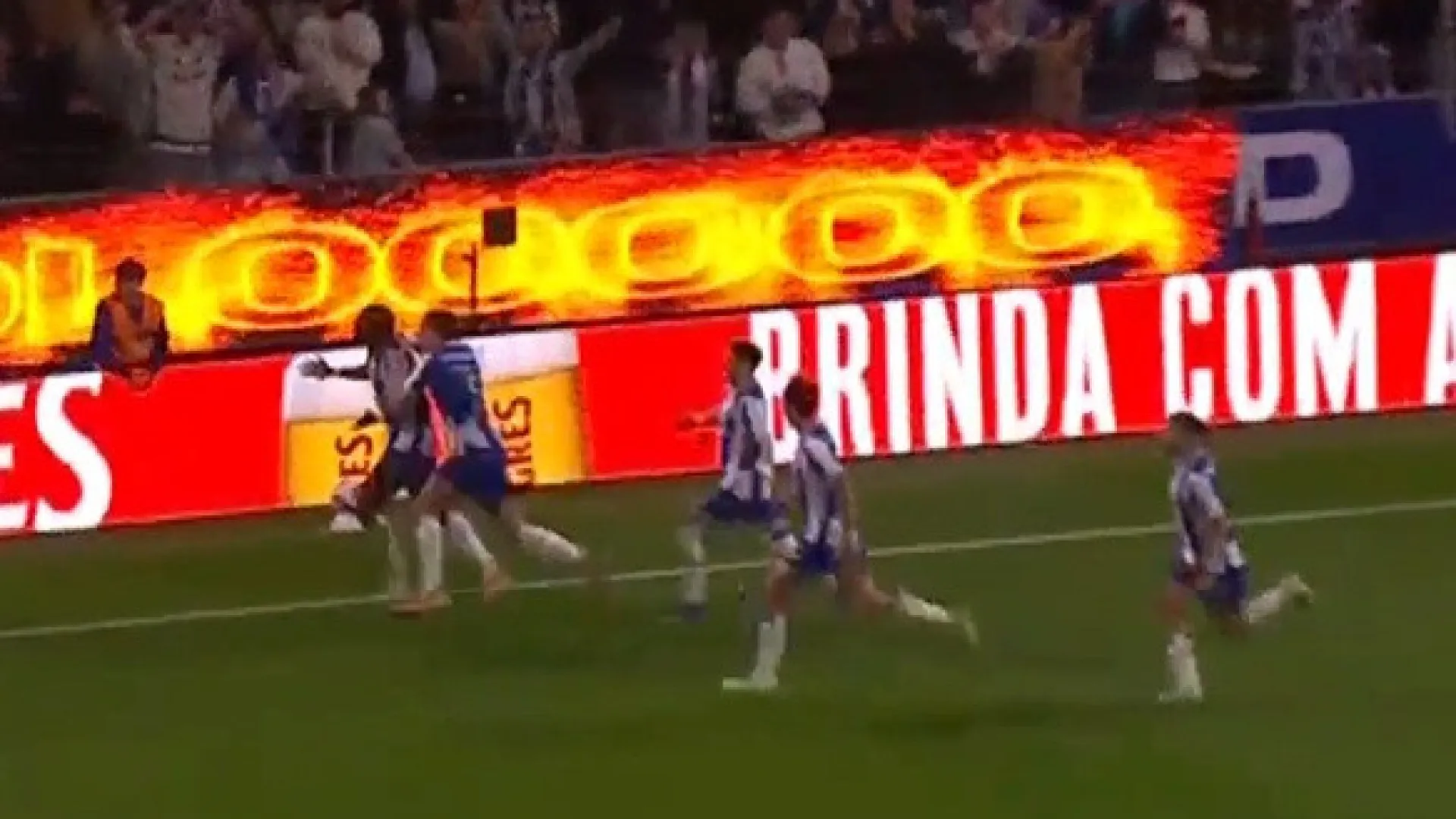 
                    Fofana levou bancadas à loucura com o golo e até Farioli entrou em campo
                