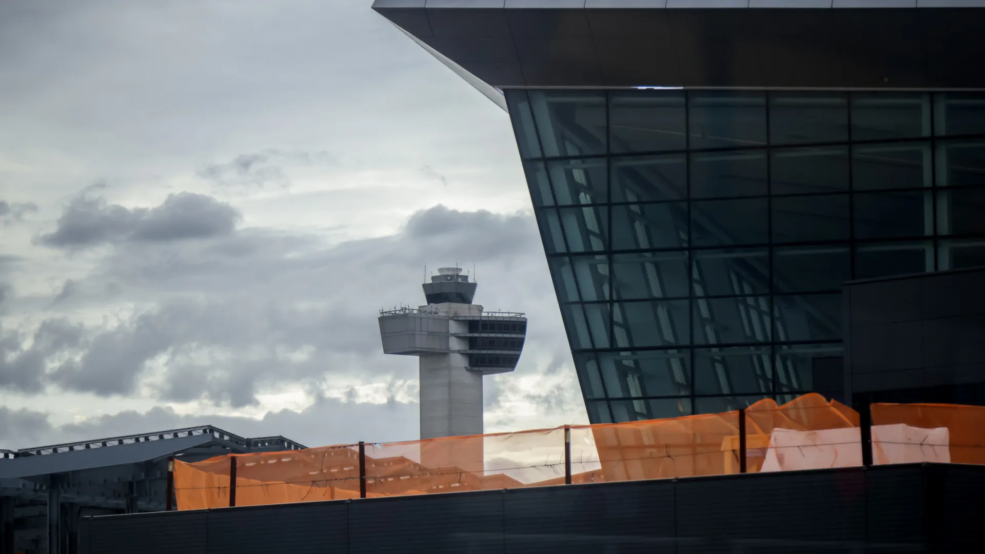 Passageira dá à luz em pleno voo: "Vai ter de chamar o bebé de Kennedy"