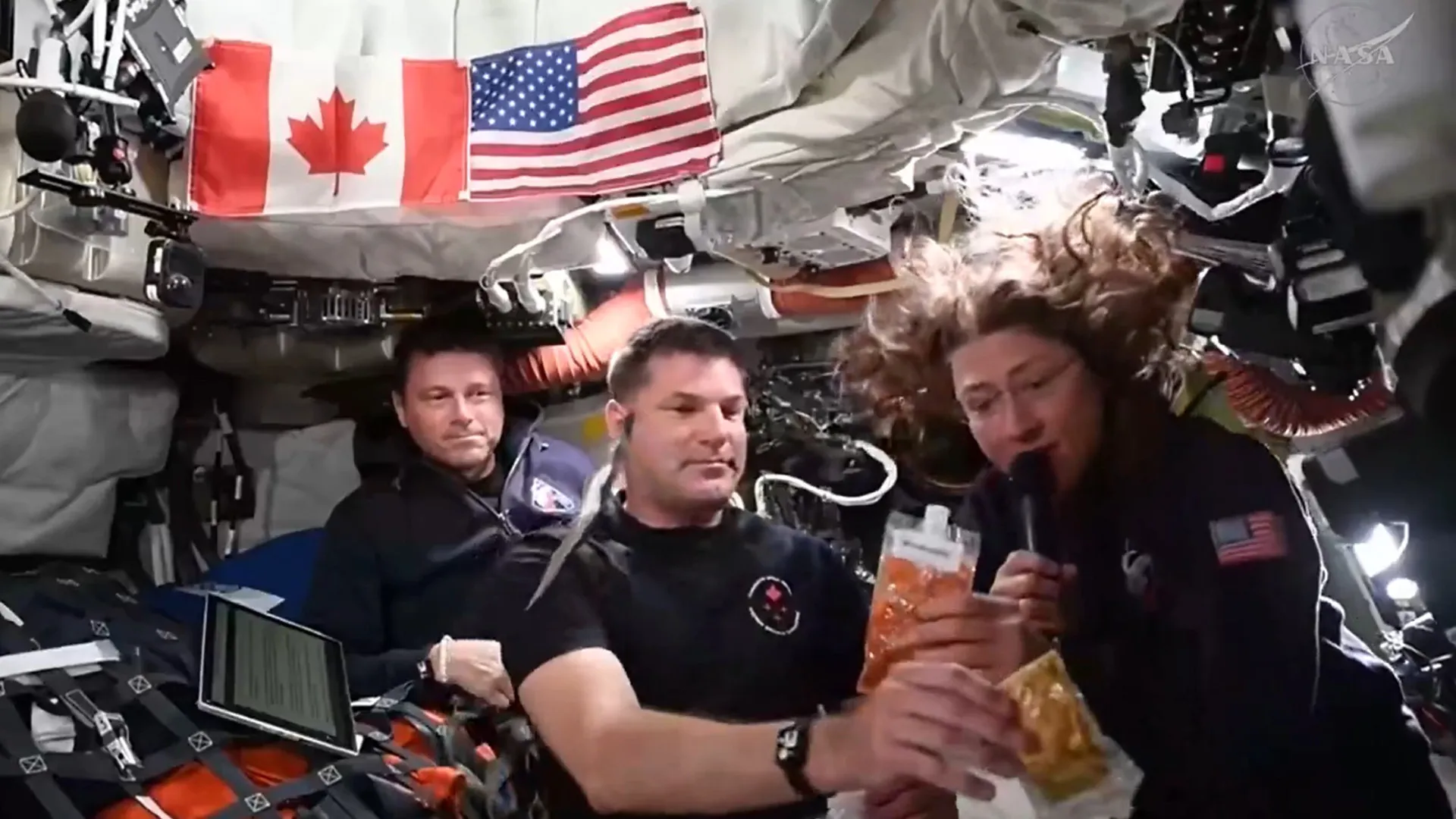 
                    Como é a comida no espaço? A tripulação da Artemis II explica. Ora veja
                