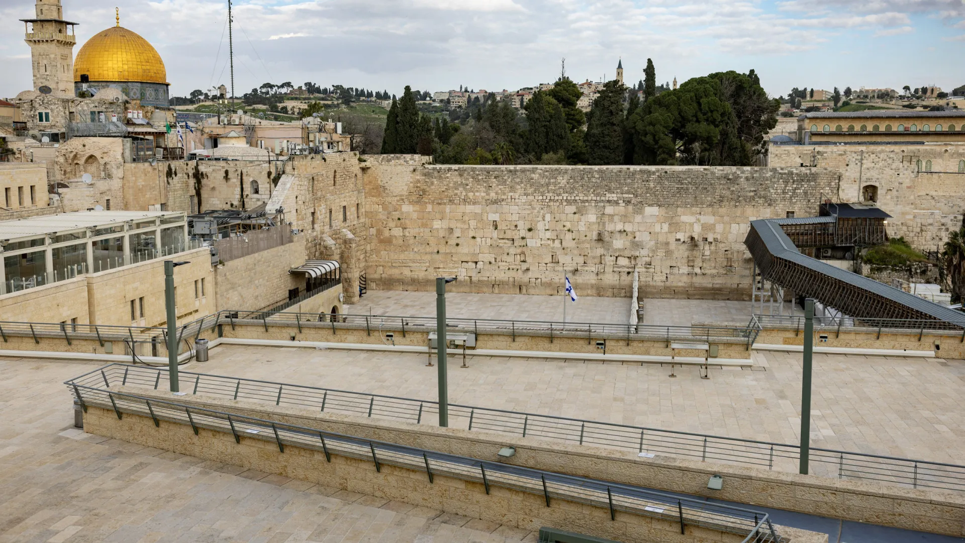 
                    Supremo israelita aumenta número máximo de fiéis no Muro das Lamentações
                