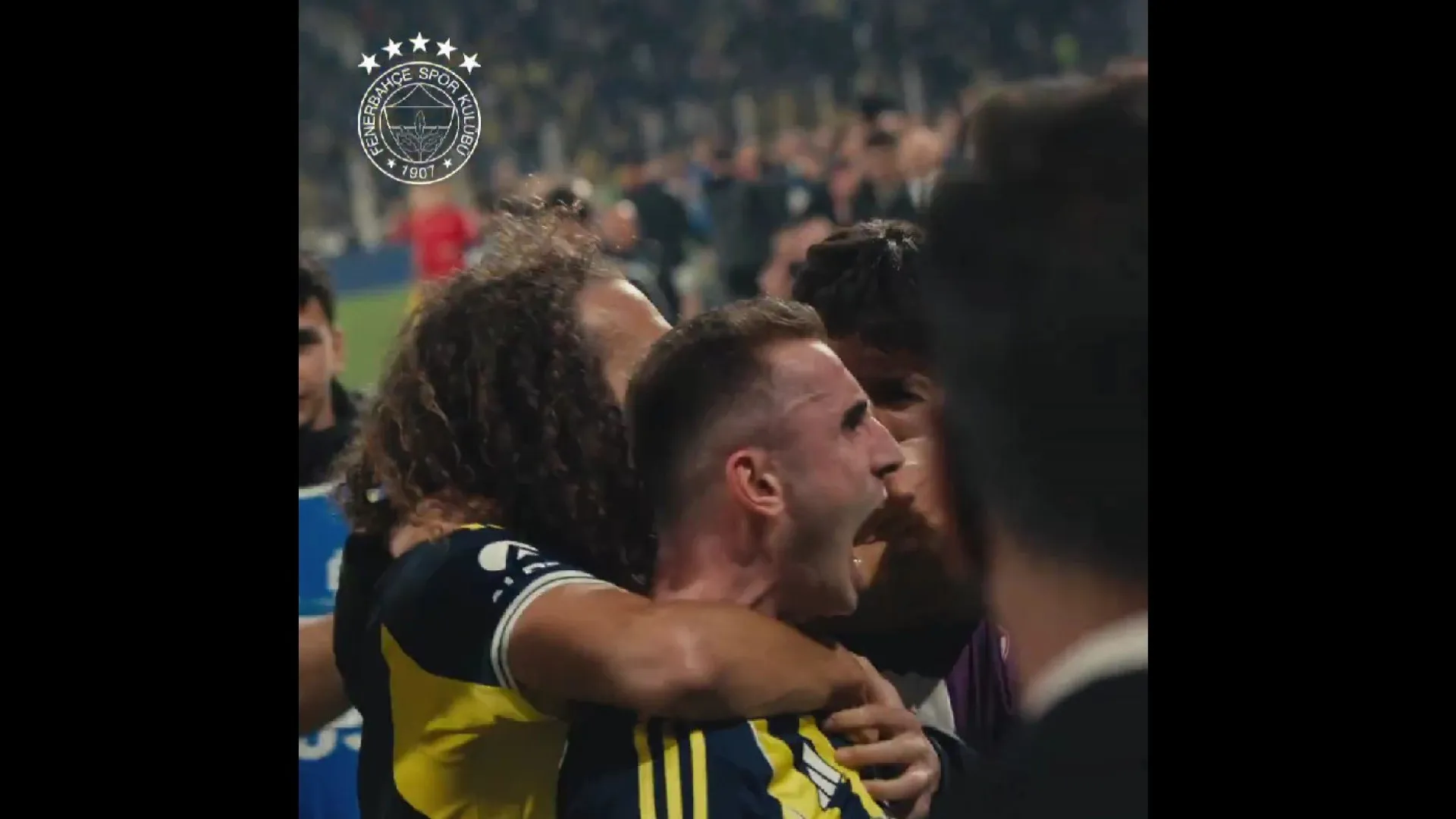 Ex-Benfica volta a ser decisivo e estádio do Fenerbahçe quase foi abaixo