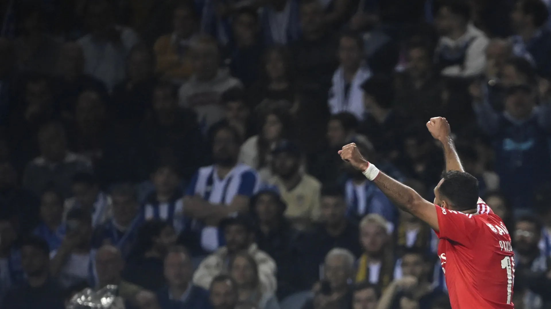 Há um ano, 'Deus Pavlidis' apagou a chama do Dragão no FC Porto-Benfica