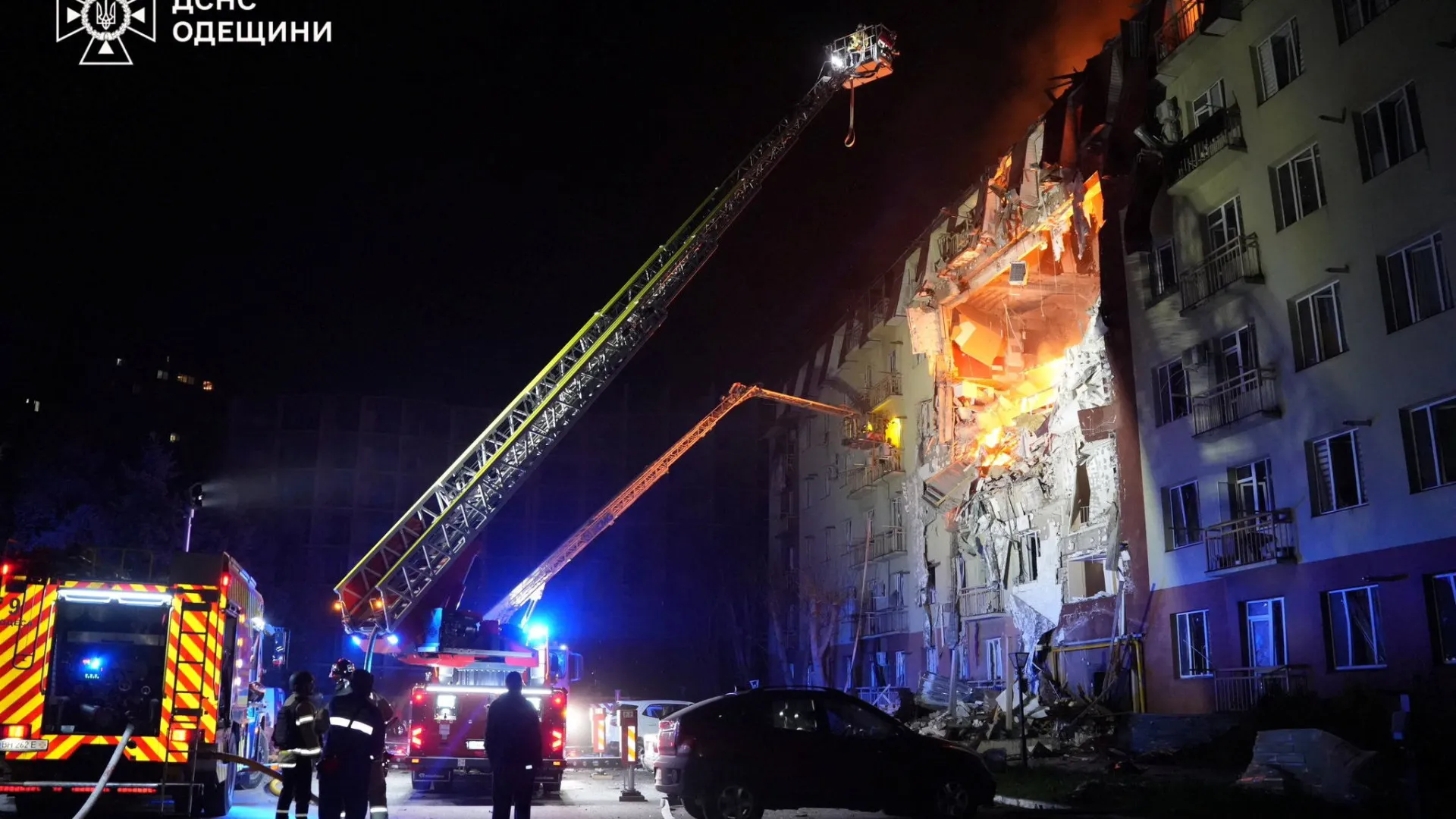 
                    Destruição e mortes: Ataque russo atinge edifícios em Odessa. As imagens
                