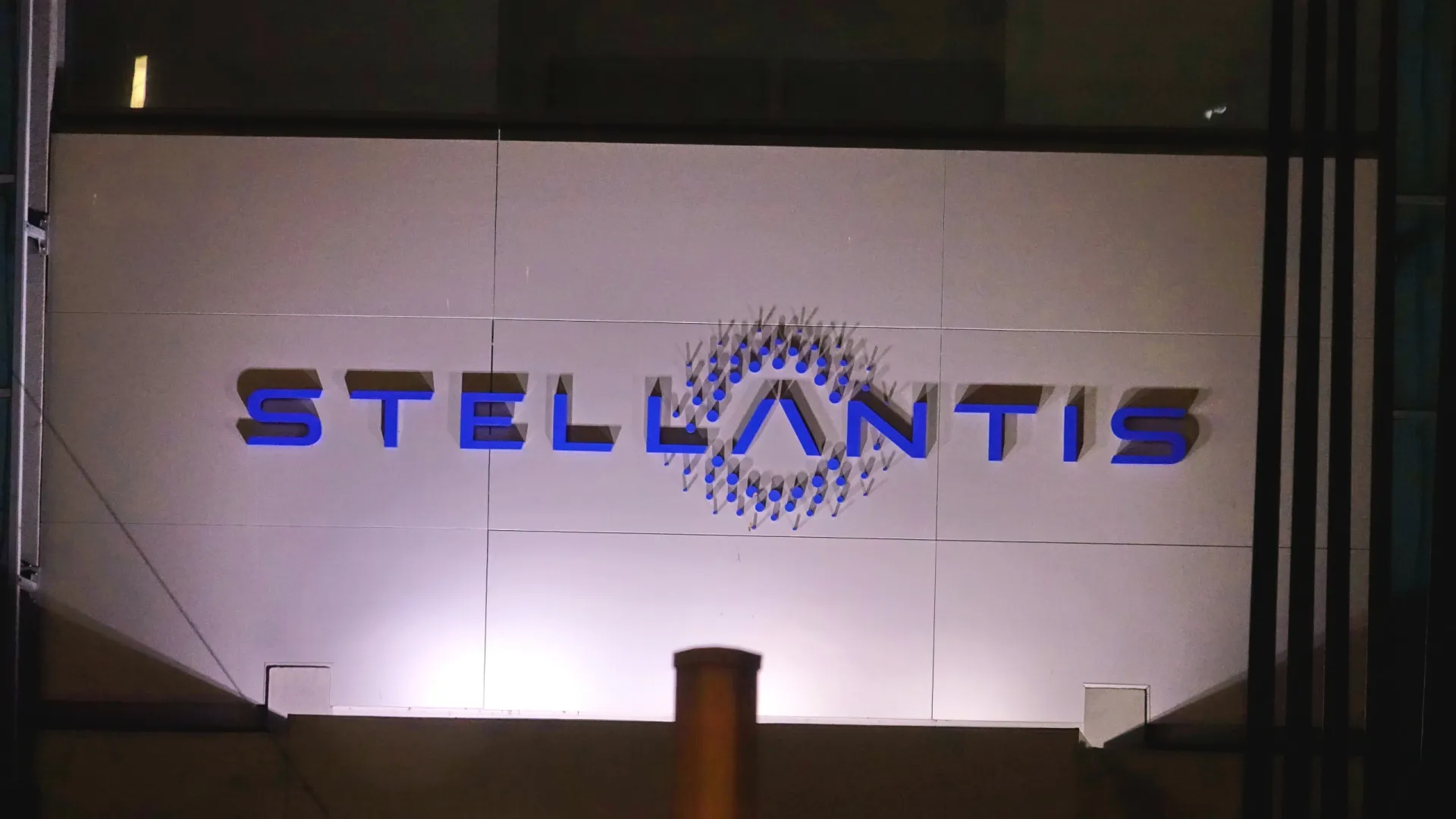 Stellantis: Recolha afeta 16.000 carros em Portugal. Reparações começaram