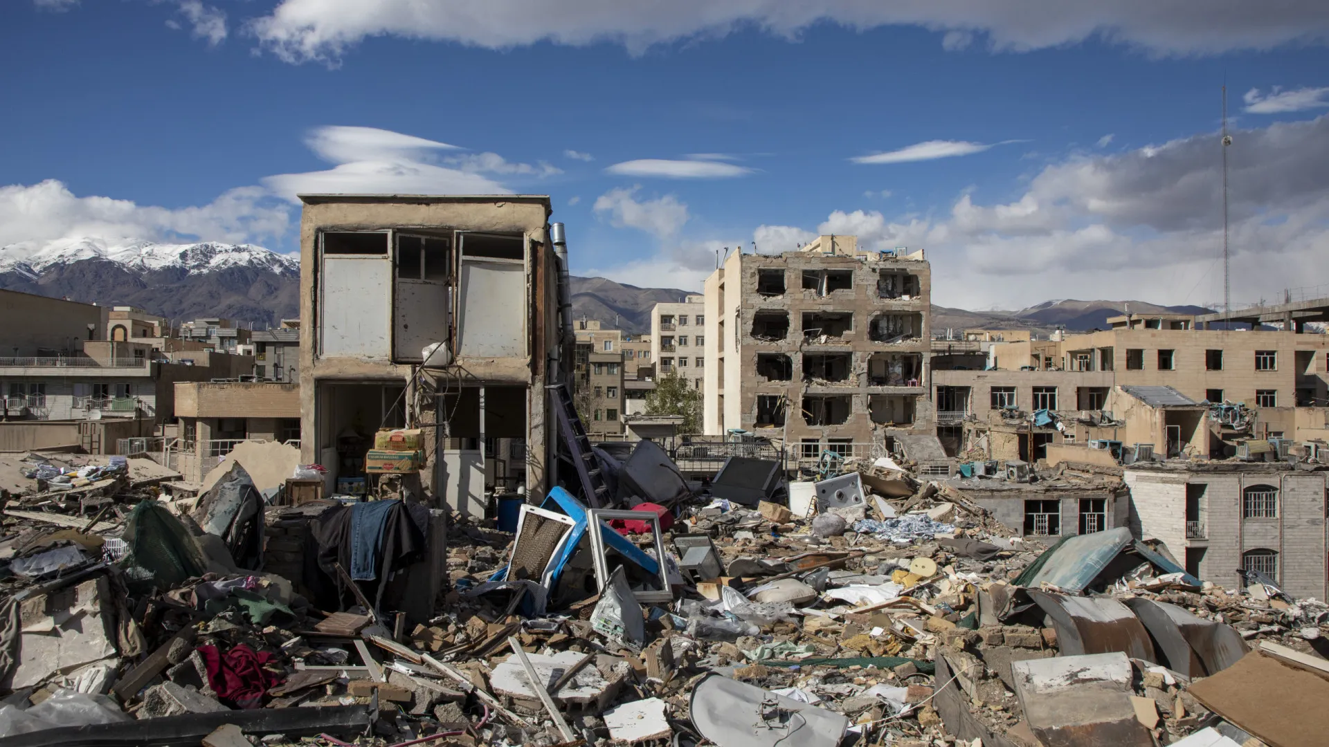 
                    AO MINUTO: Khamenei em estado 