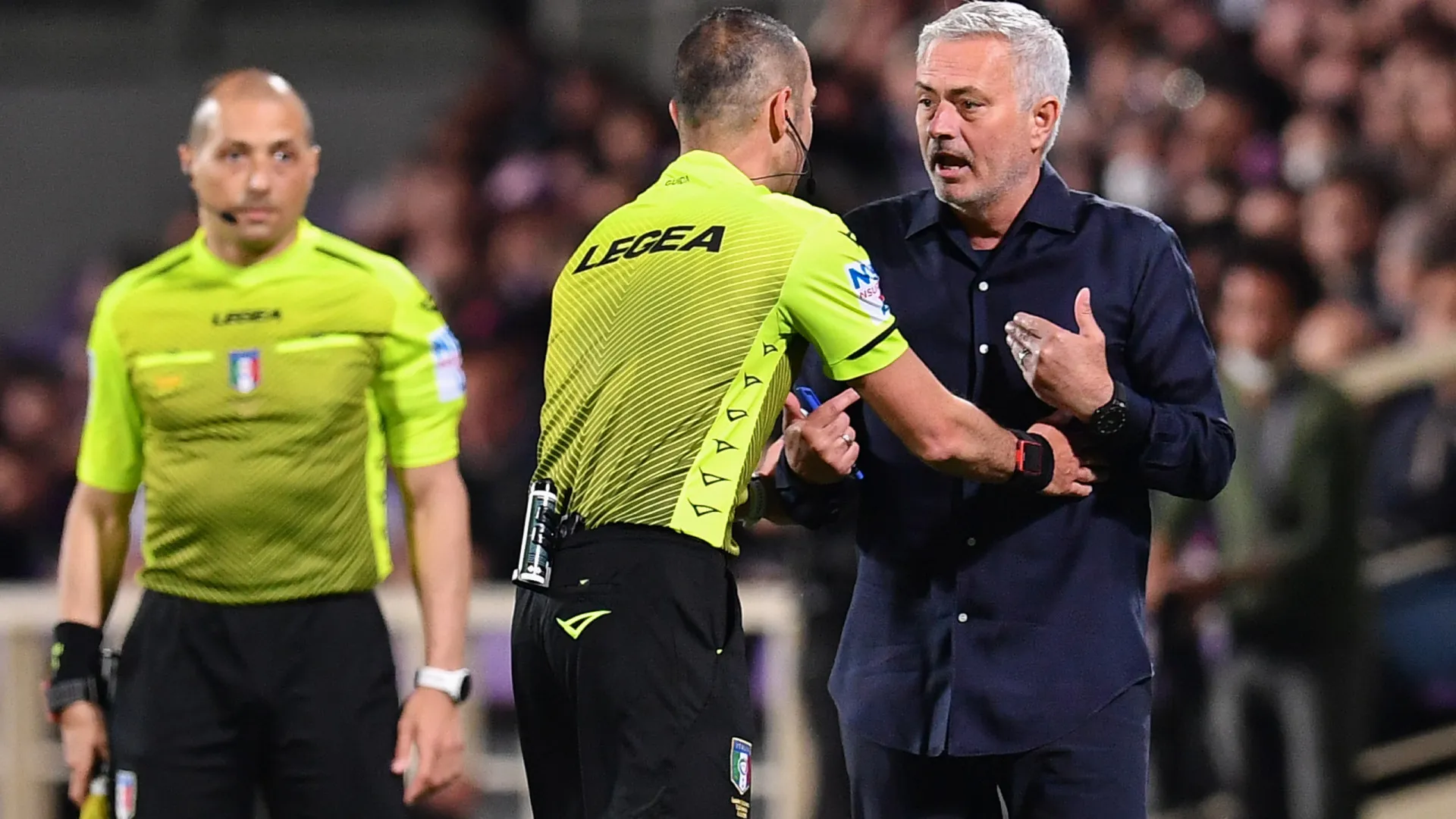 Árbitro do FC Porto-Nottingham Forest já deixou Mourinho 'em brasa'