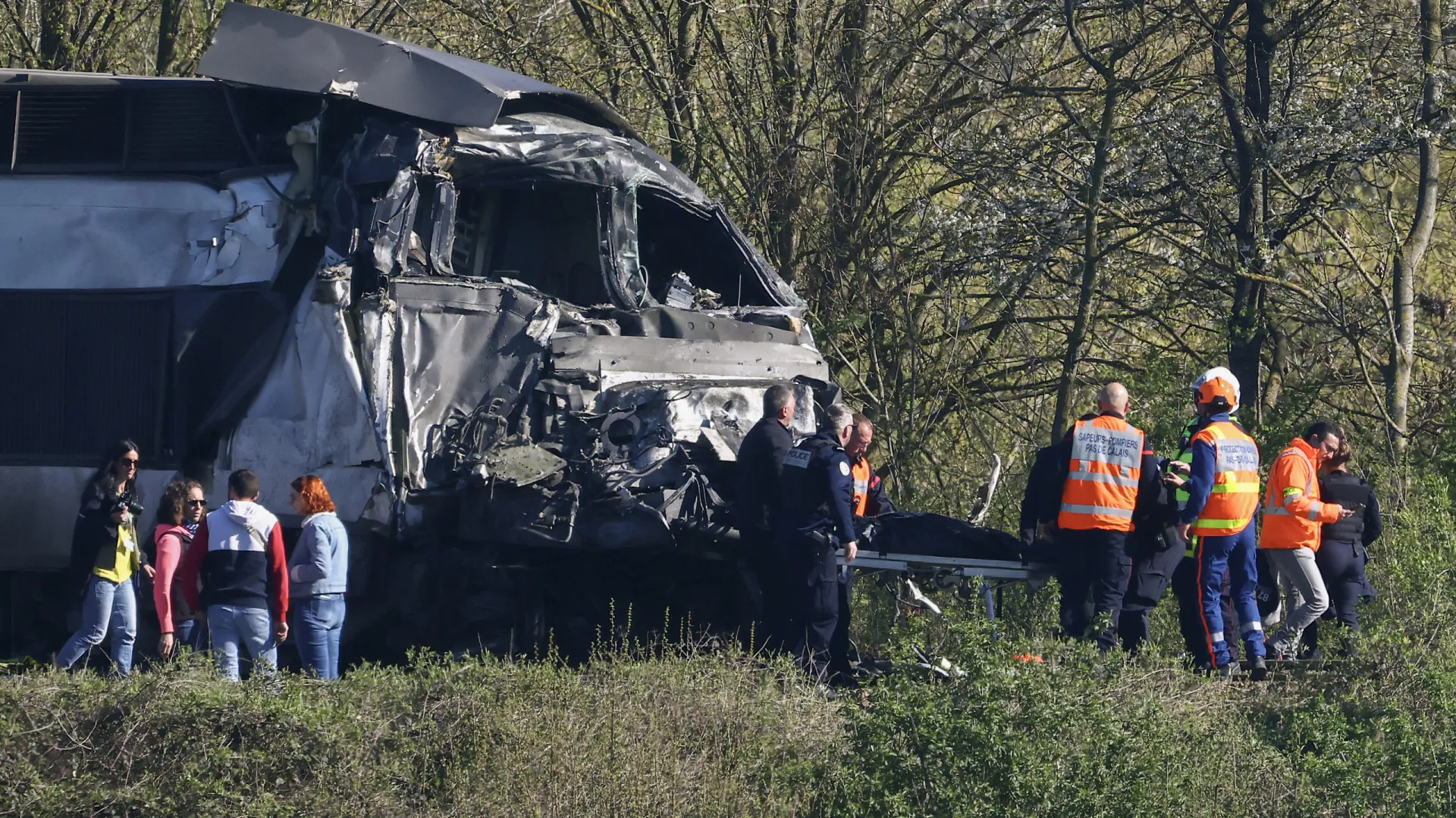 Condutor de TGV morre em colisão com camião em França. Há 27 feridos