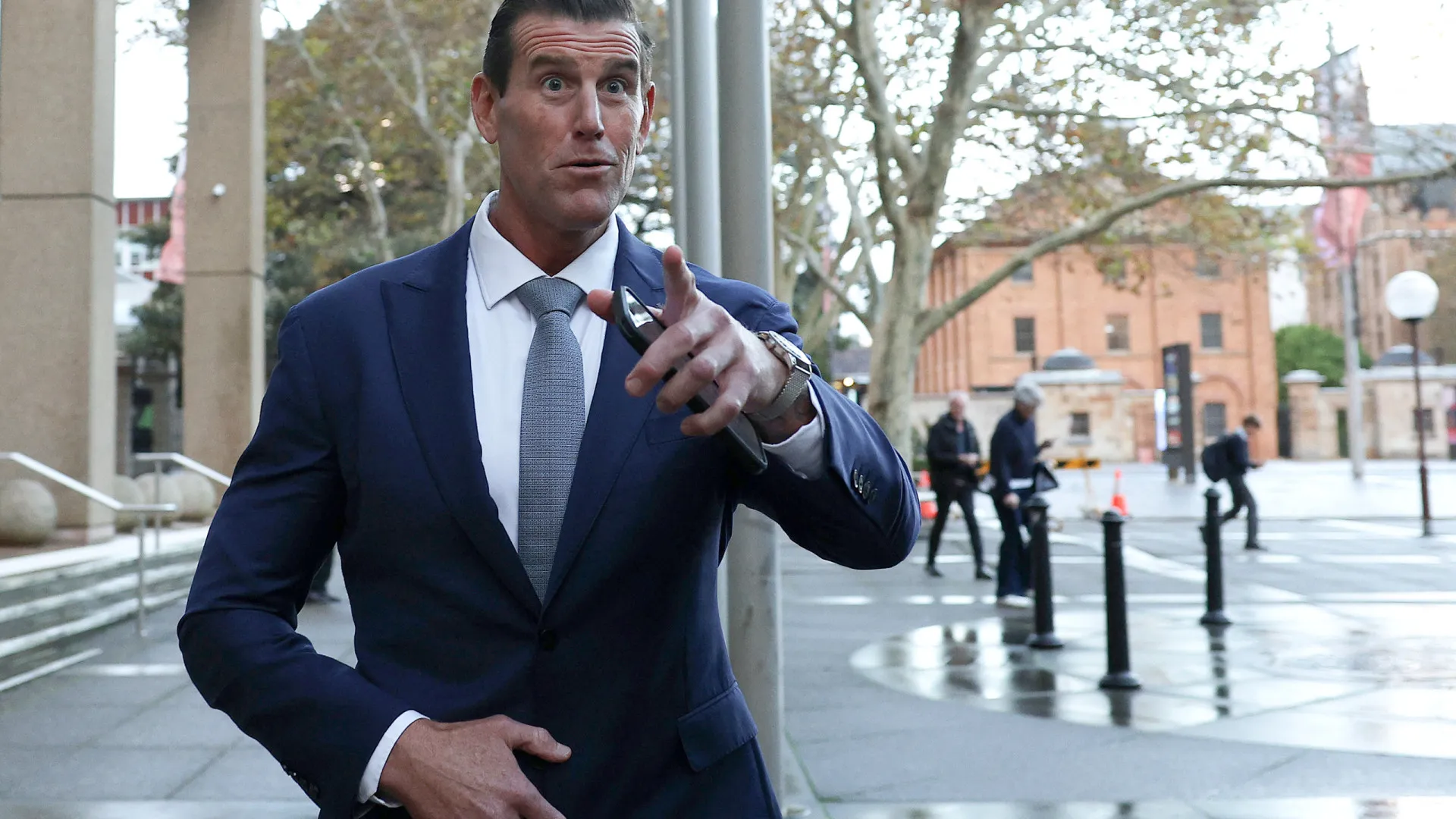 
                    Soldado mais condecorado da Austrália acusado de crimes de guerra
                