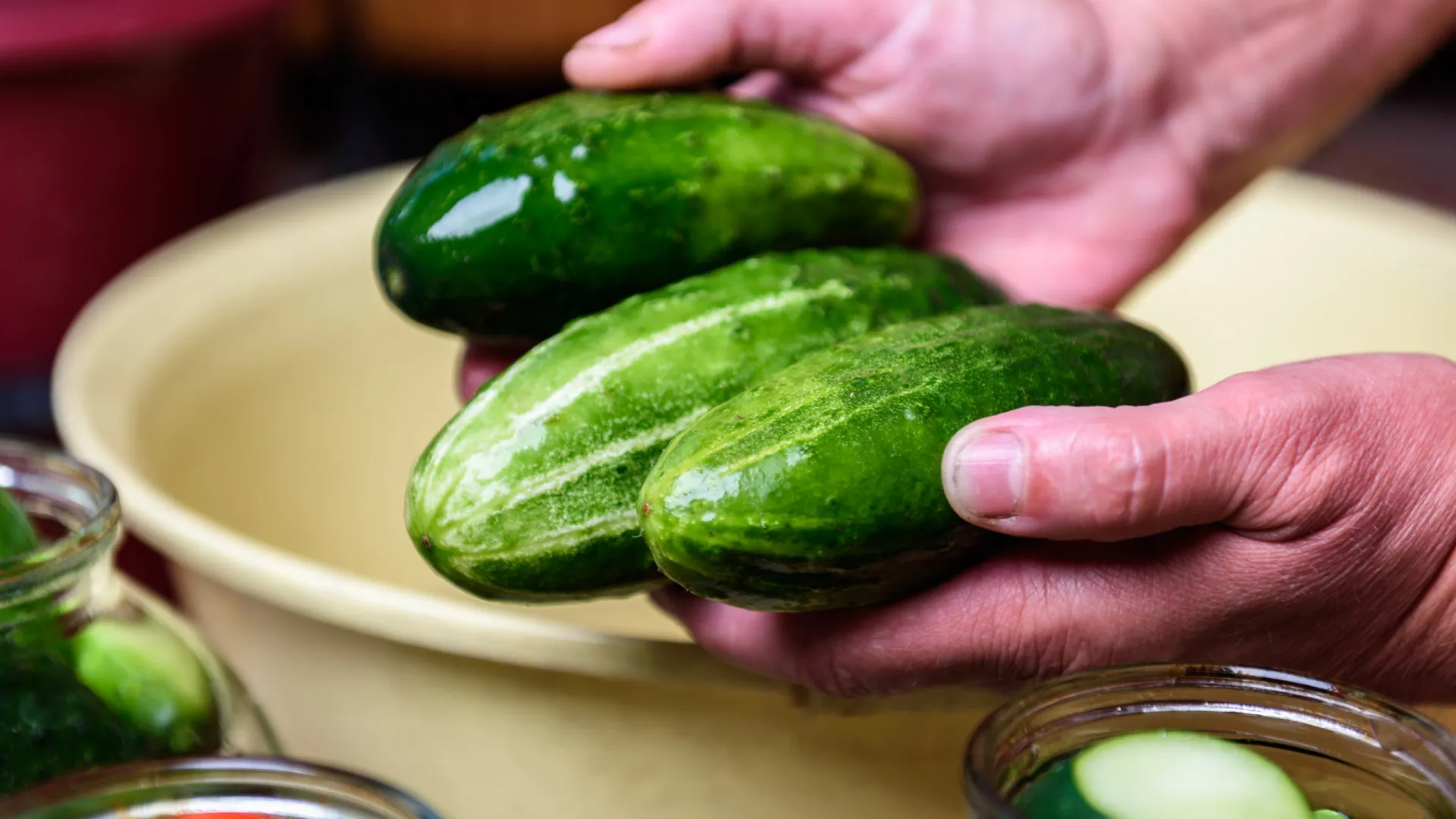 
                    O erro muito comum que se comete na hora de se lavar os pepinos
                