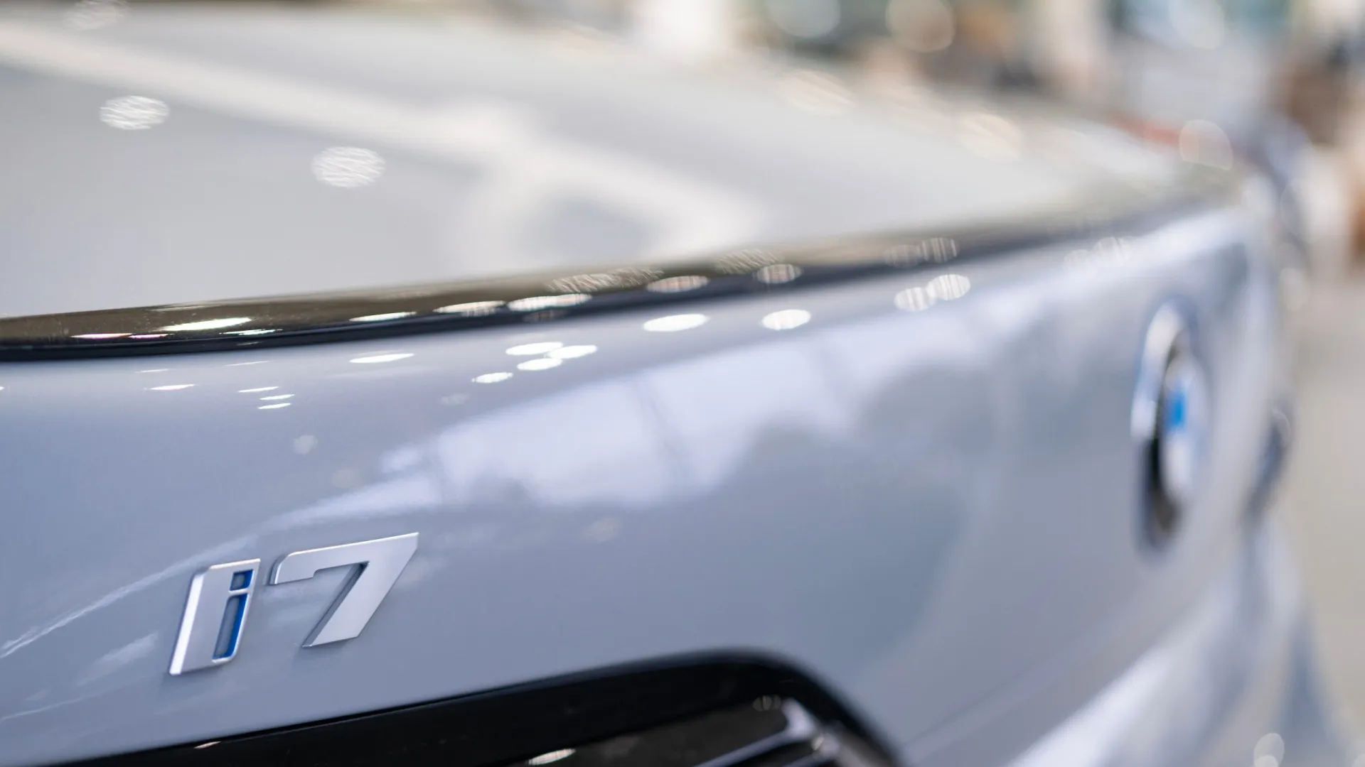 
                    Novo BMW i7 estreia-se em abril e terá o contributo da Rimac
                