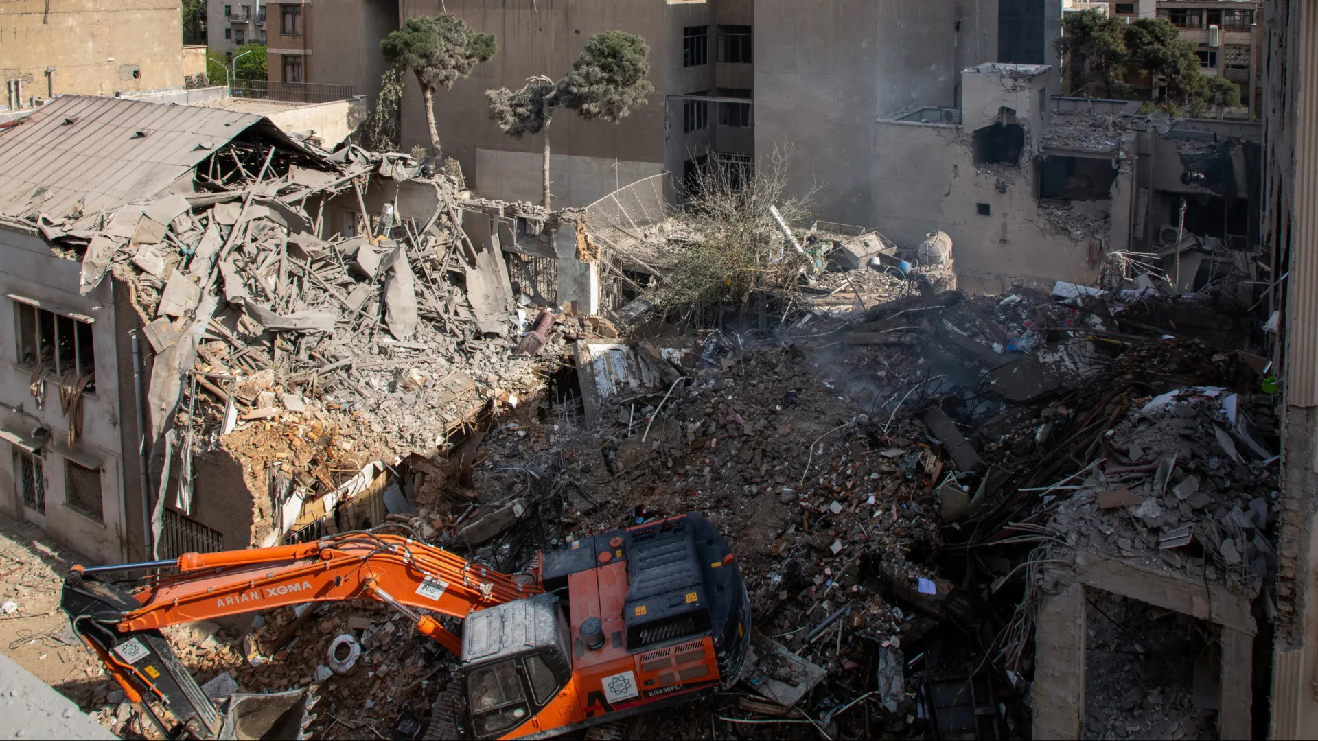 Irão: Cordões humanos defendem pontes e centrais de ameaças de Trump