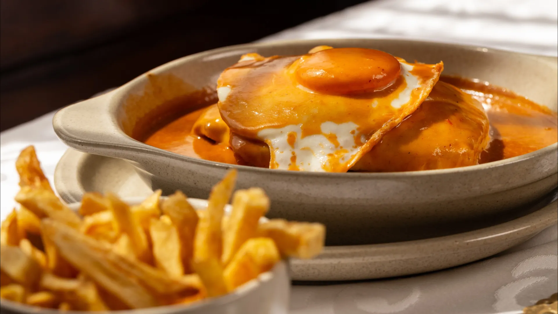 Francesinha caseira. Eis a receita portuense (à moda da chef Marlene)