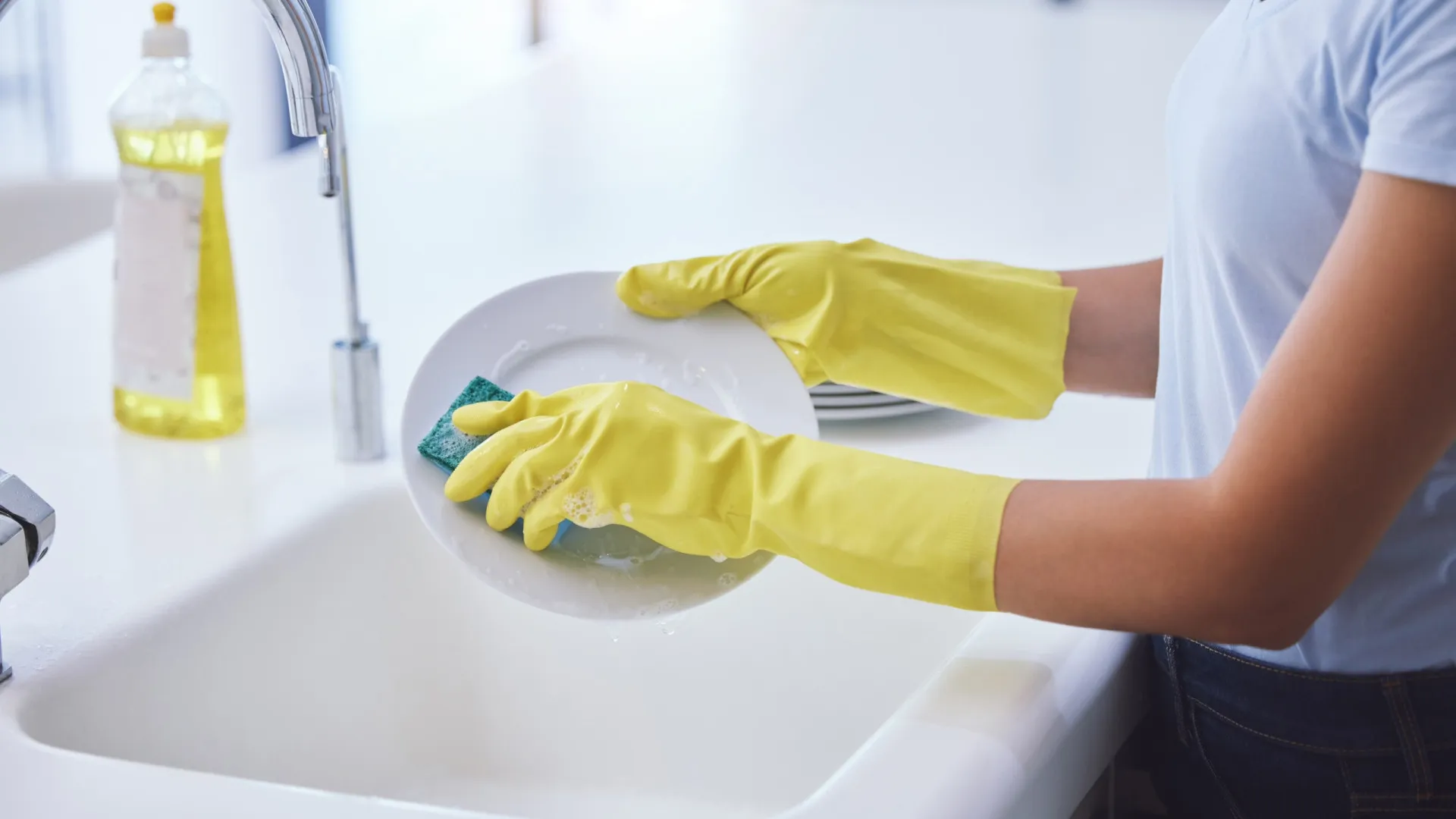 
                    Cansado de lavar loiça? Eis a melhor forma de limpar talheres (e não só!)
                