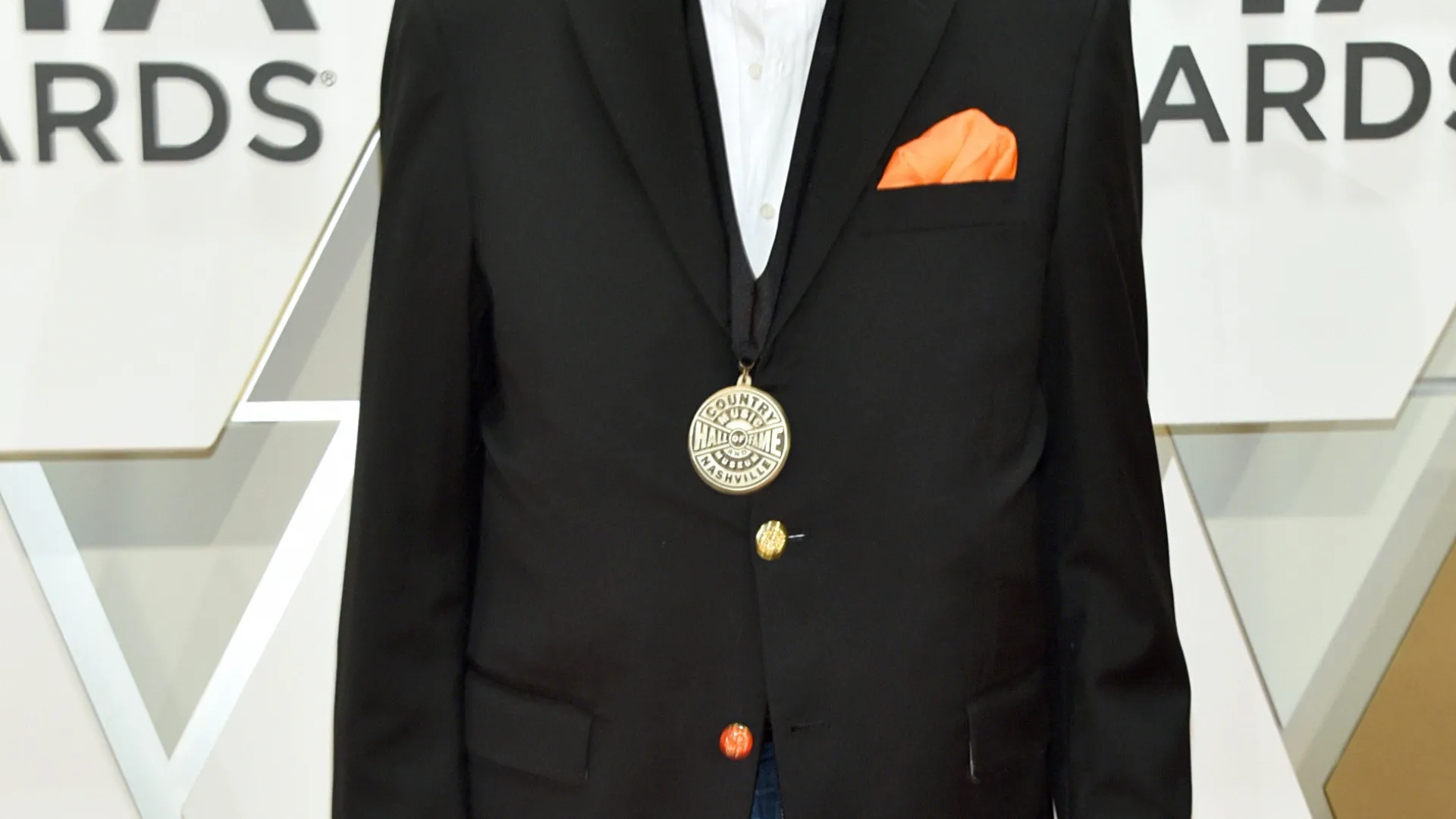 
                    Cantor Ray Stevens fratura pescoço após queda. Esteve hospitalizado
                