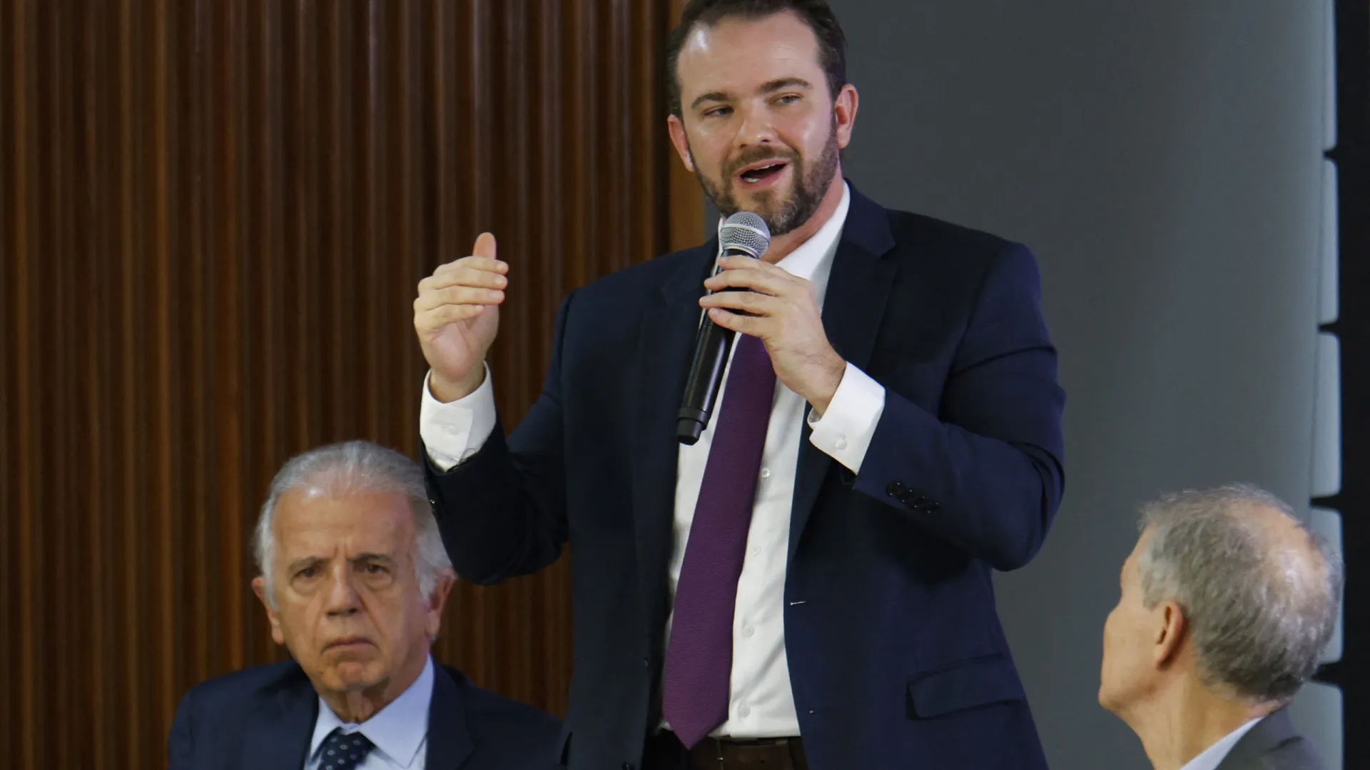 
                    Irão? Brasil anuncia subsídios ao gasóleo, gás em botija (e há mais)
                