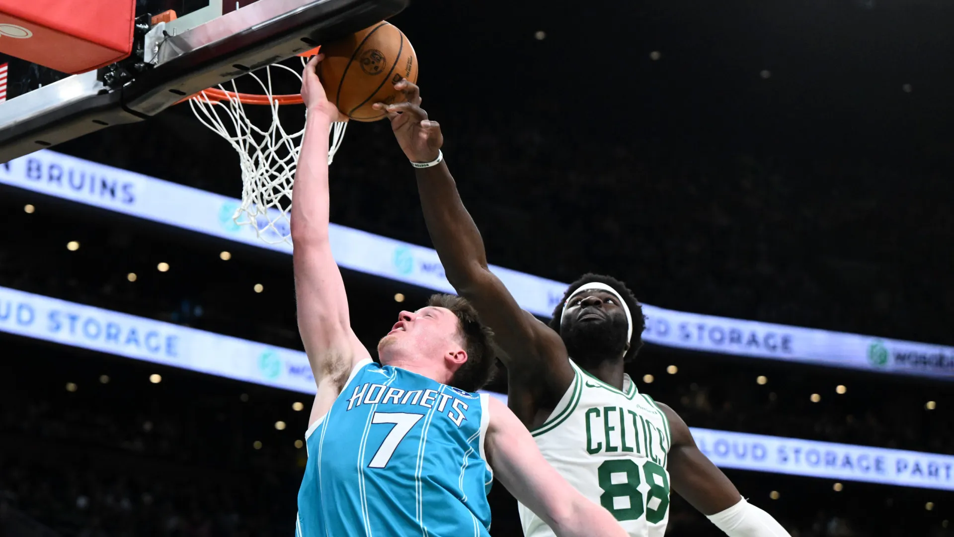 
                    Mais 12 pontos de Neemias Queta no triunfo dos Boston Celtics
                