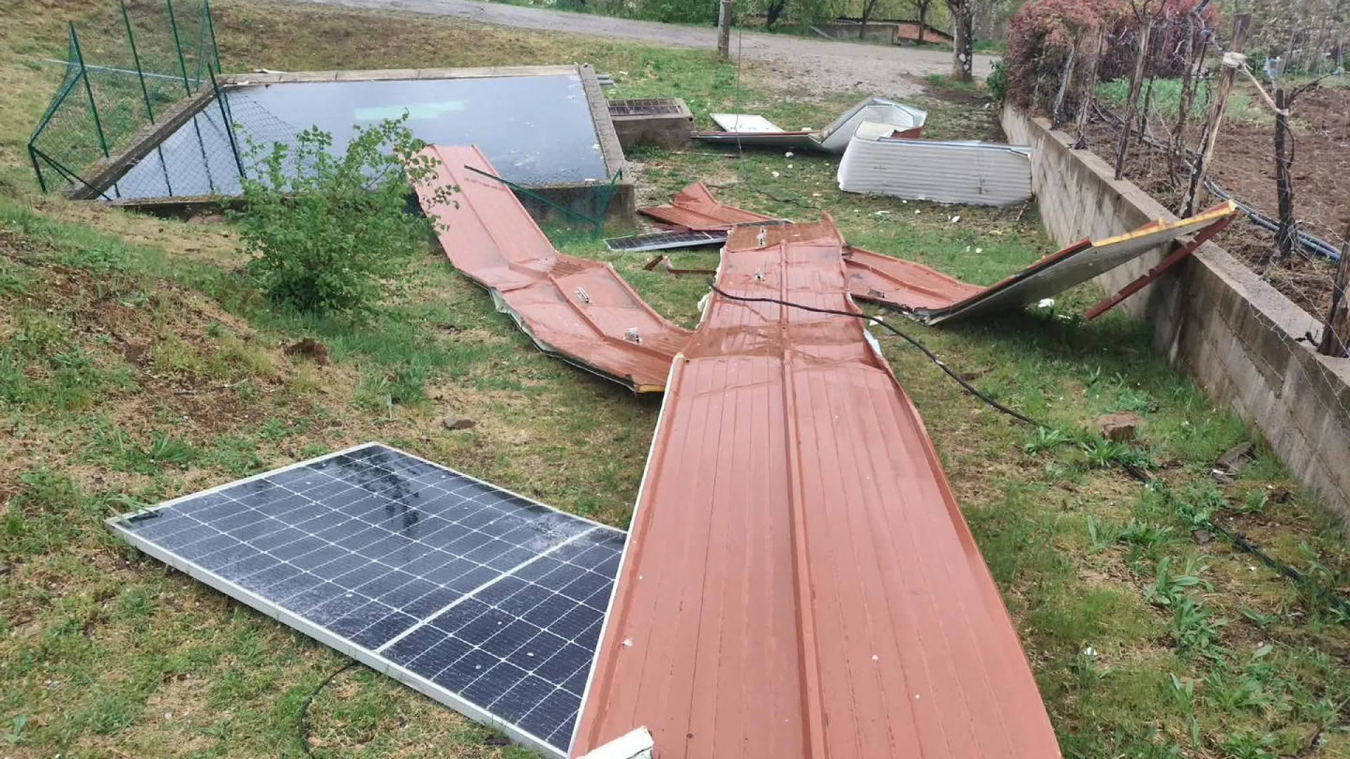 
                    Fenómeno de vento em Vinhais deixa rasto de destruição. Veja as imagens 
                