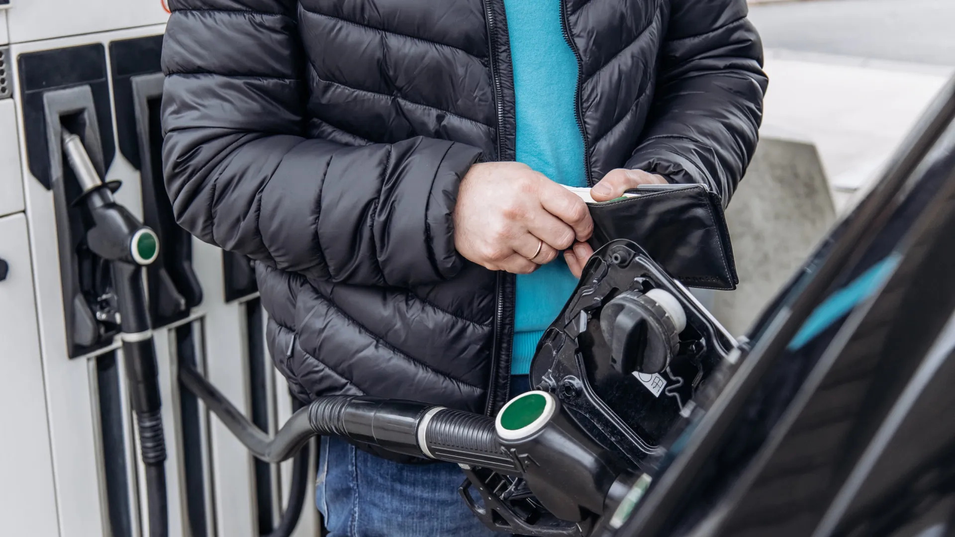 
                    Depósito ainda aguenta? Já se prevê descida dos preços dos combustíveis
                