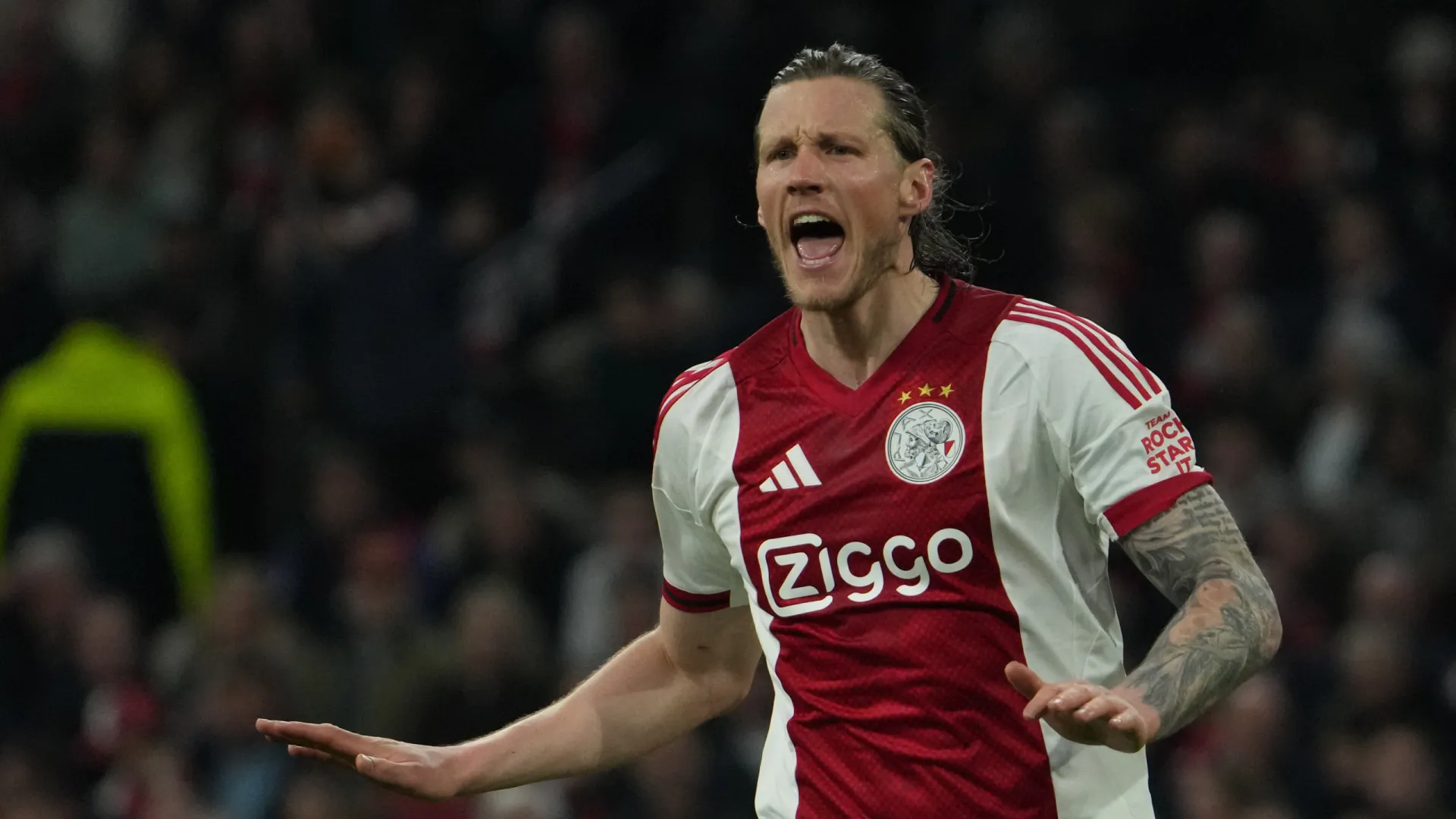 
                    O rumor da semana: Será Weghorst o novo 'homem-golo' do Benfica?
                