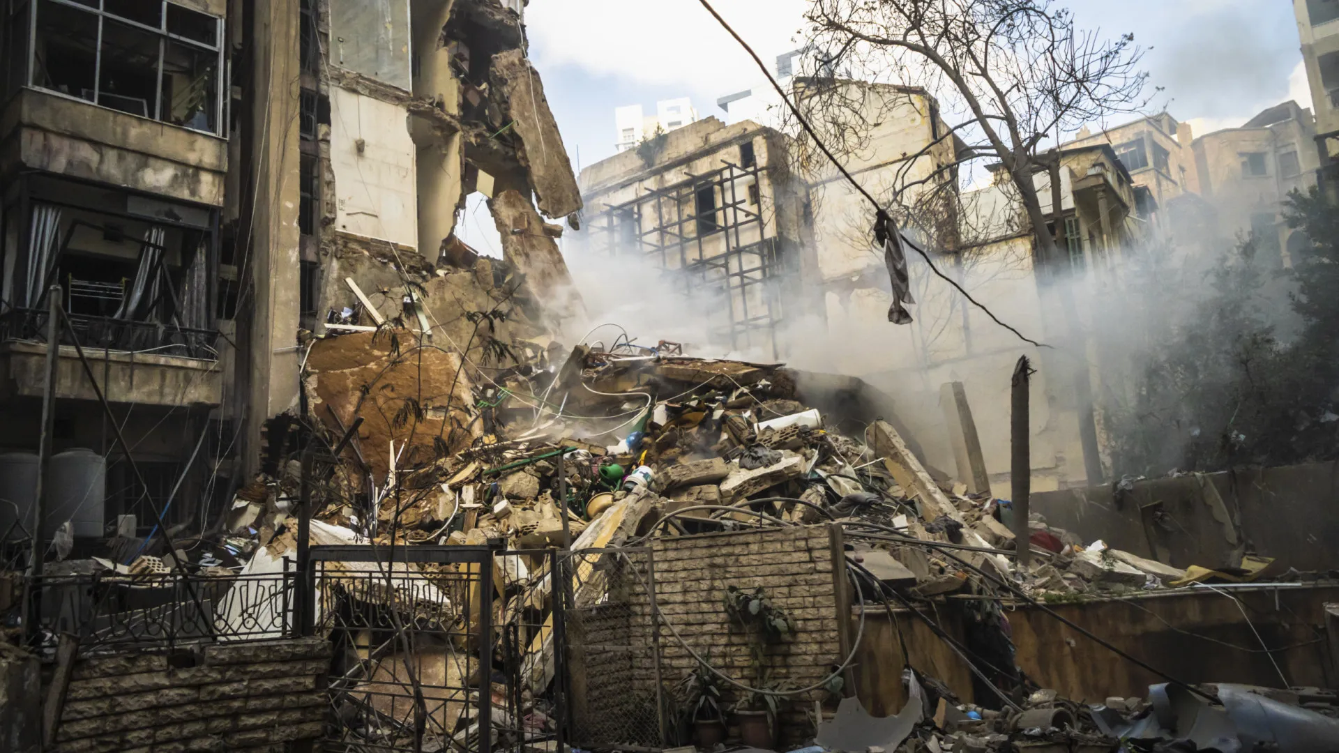 
                    Iraque condena ataques israelitas no Líbano e alerta para escalada
                