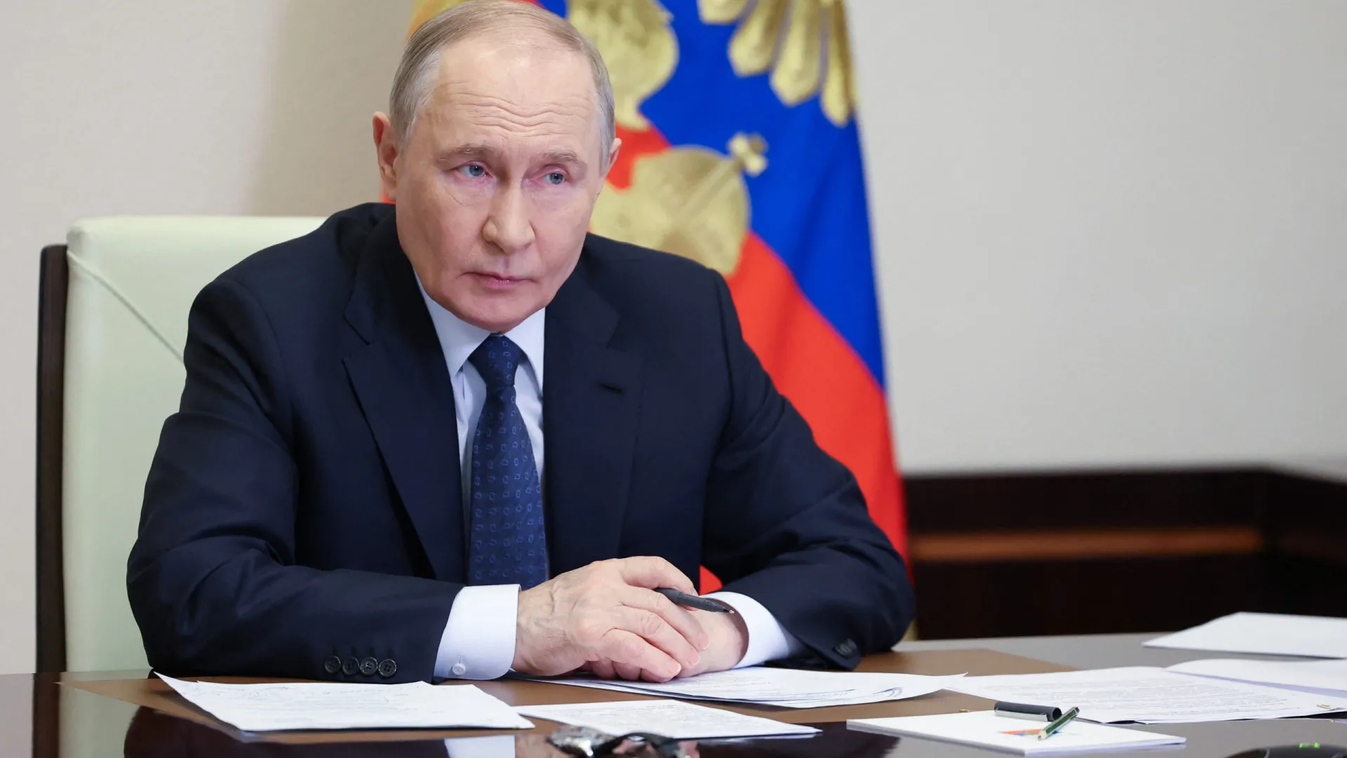 
                    Rússia anuncia cessar-fogo de dois dias durante Páscoa Ortodoxa
                