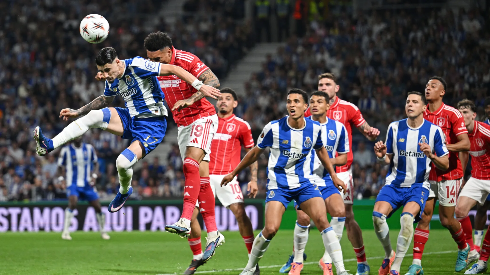 FC Porto não deu a volta ao insólito e ficou-se pelo empate ante o Forest