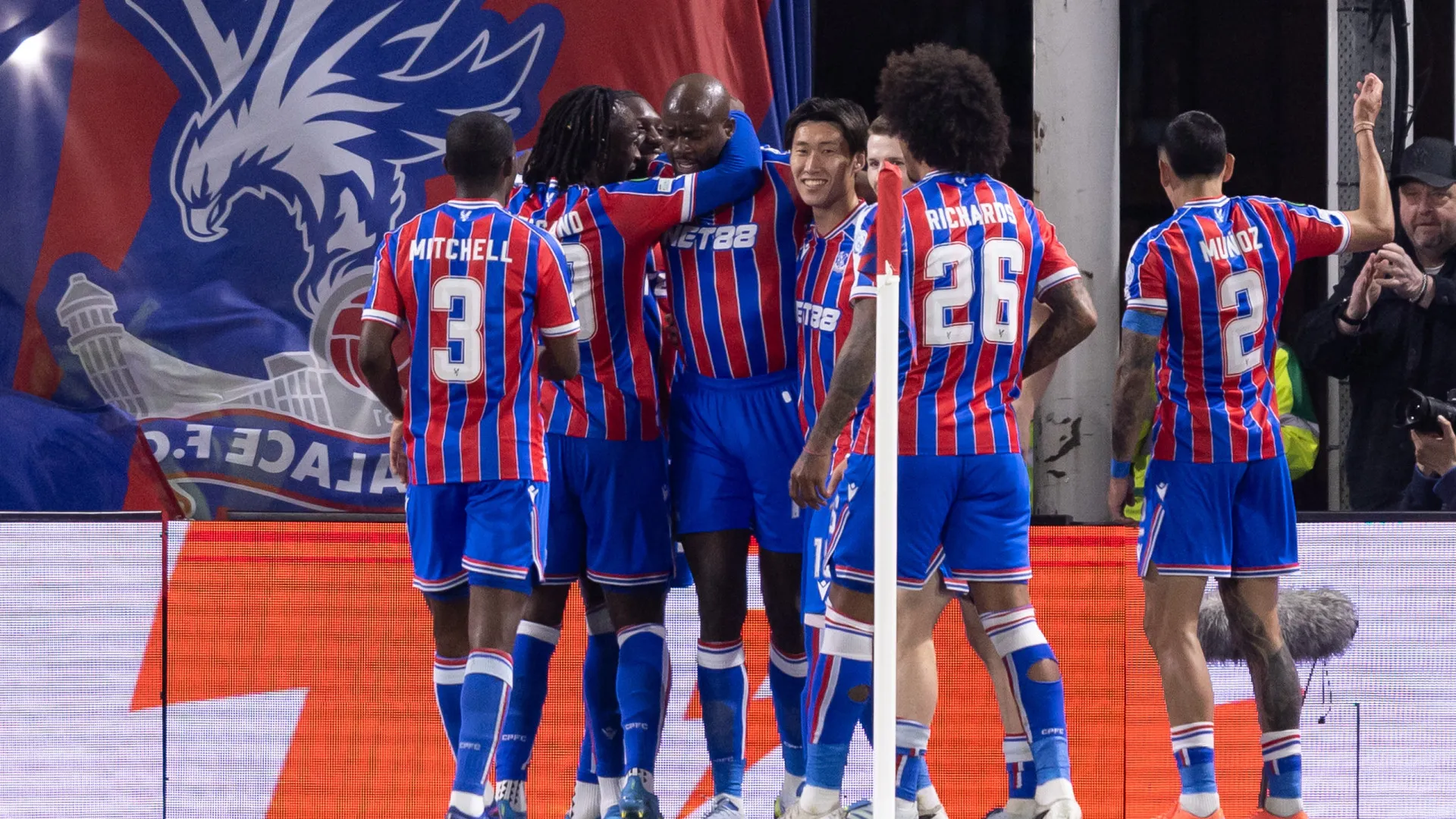 
                    Fator casa pesou nos triunfos de Vallecano, Mainz, Palace e Shakhtar
                